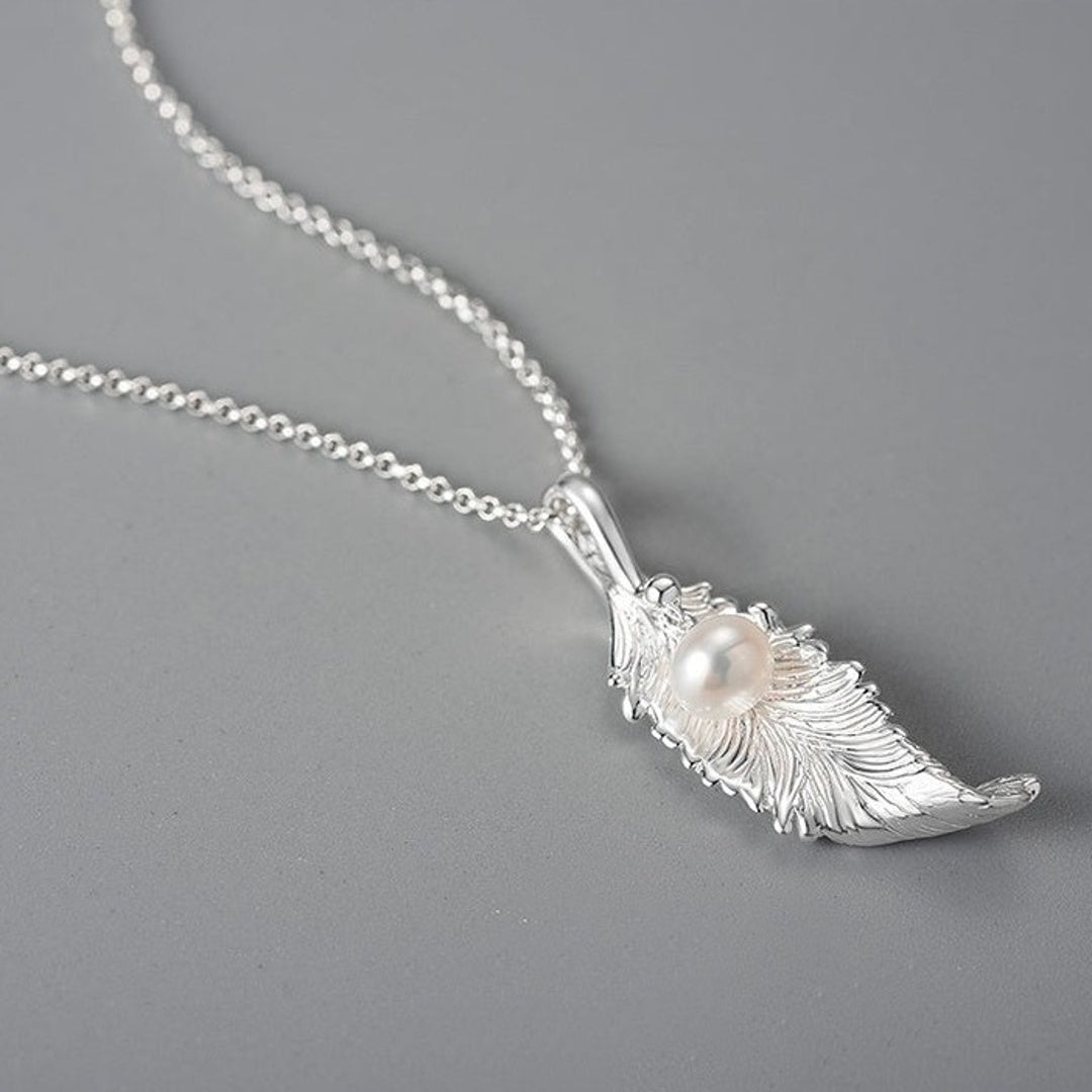 Leaf-Pendant-With-Freshwater-Pearl-By-Yonandole_4