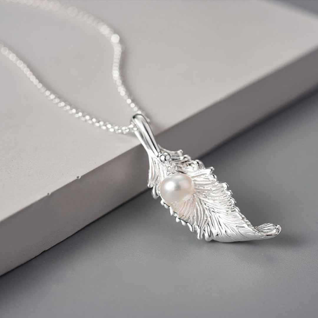 Leaf-Pendant-With-Freshwater-Pearl-By-Yonandole_6
