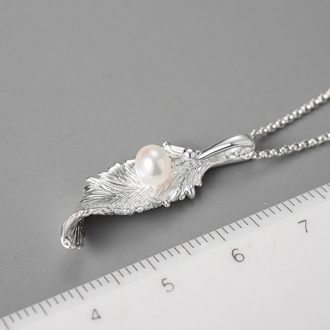 Leaf-Pendant-With-Freshwater-Pearl-By-Yonandole_7