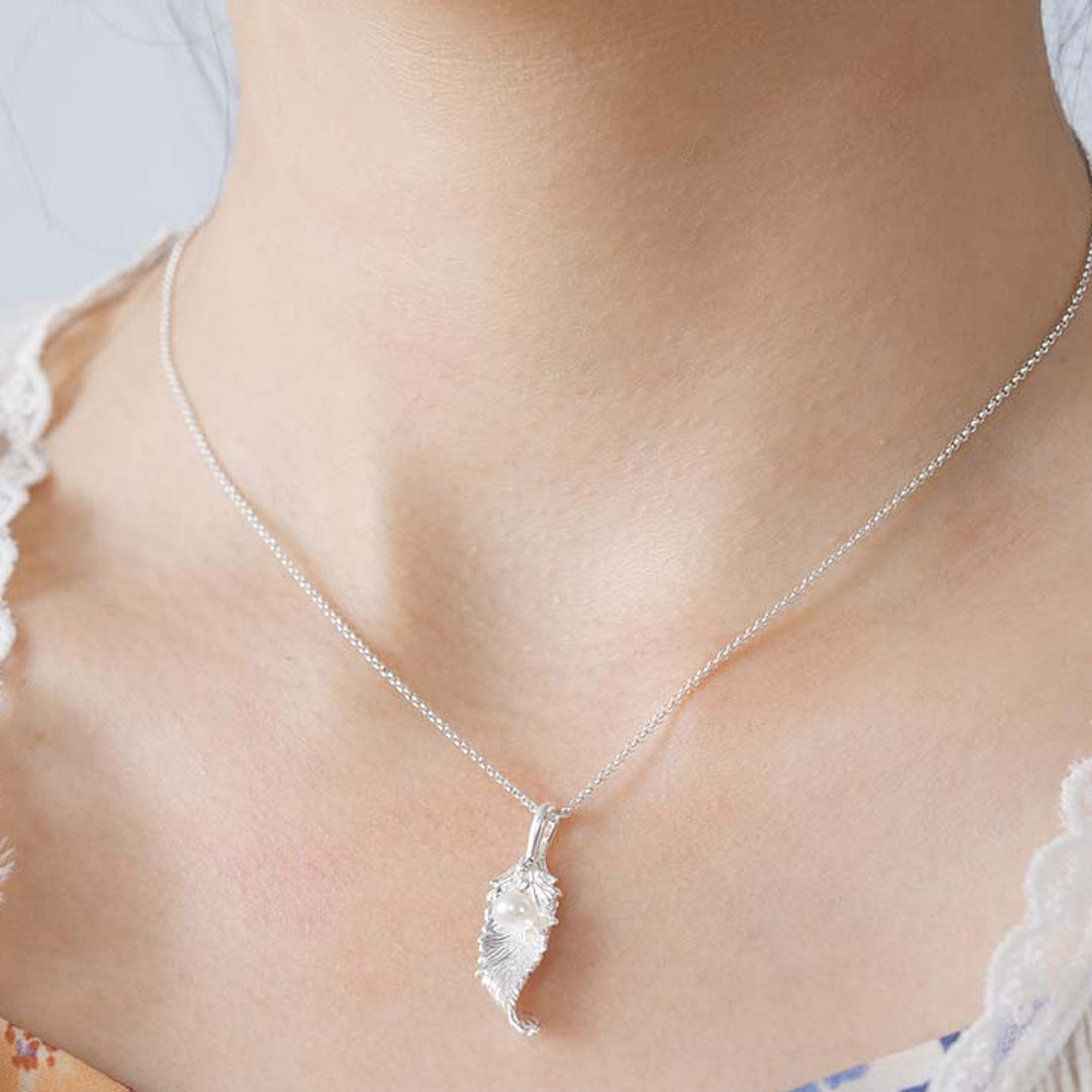 Leaf-Pendant-With-Freshwater-Pearl-By-Yonandole_8