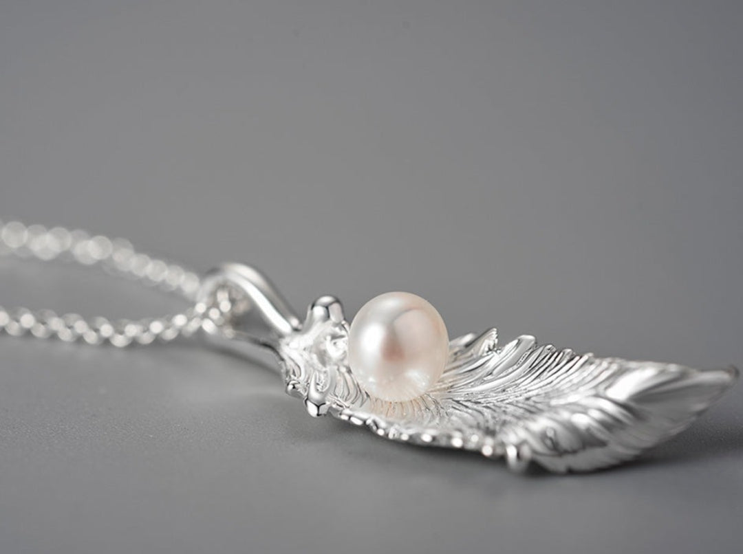 Leaf-Pendant-With-Freshwater-Pearl-By-Yonandole_9