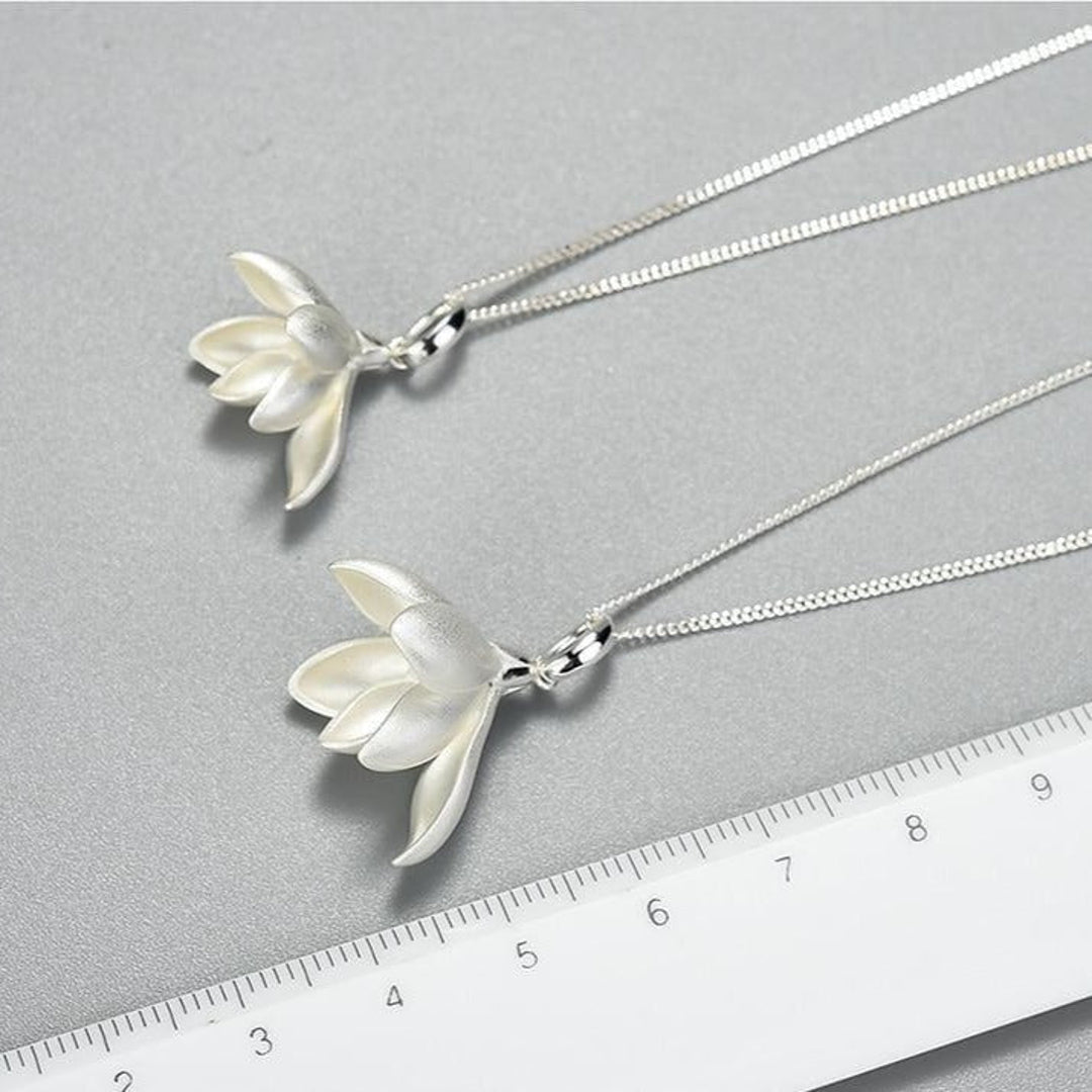 Magnolia-Pendant-By-Yonandole_7