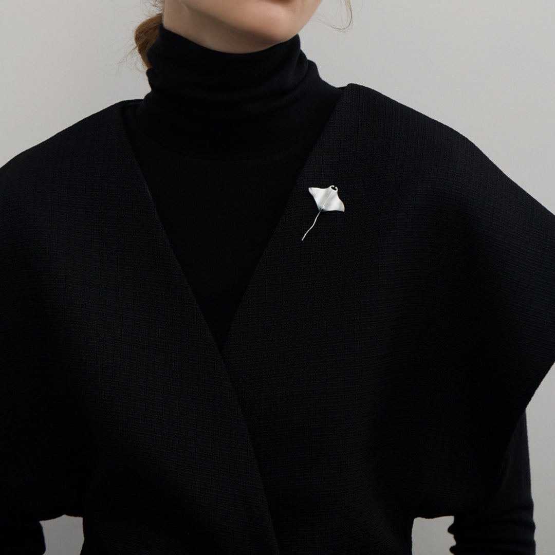 Manta-Ray-Brooch-By-Yonandole_12
