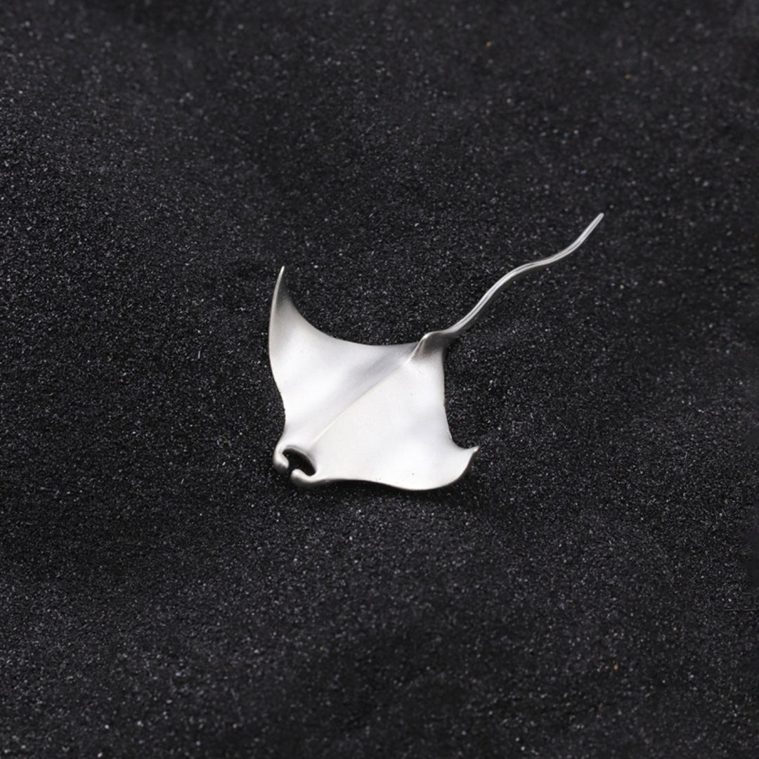 Manta-Ray-Brooch-By-Yonandole_4
