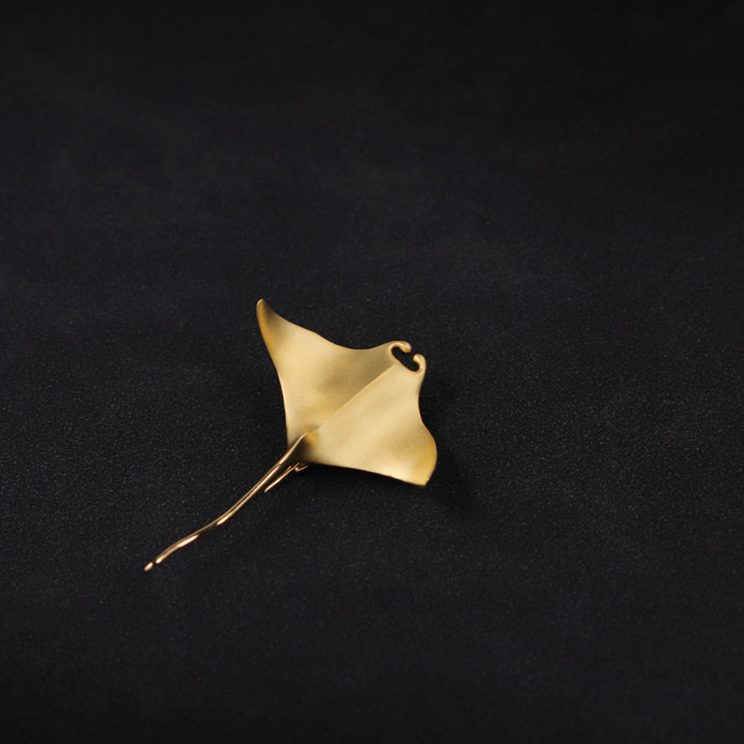 Manta-Ray-Brooch-By-Yonandole_7