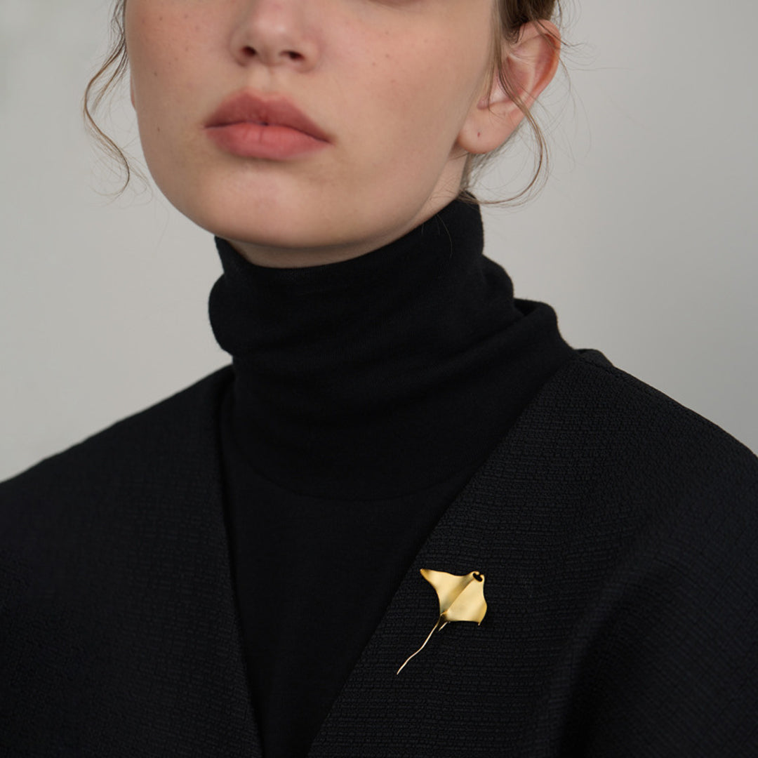 Manta-Ray-Brooch-By-Yonandole_8