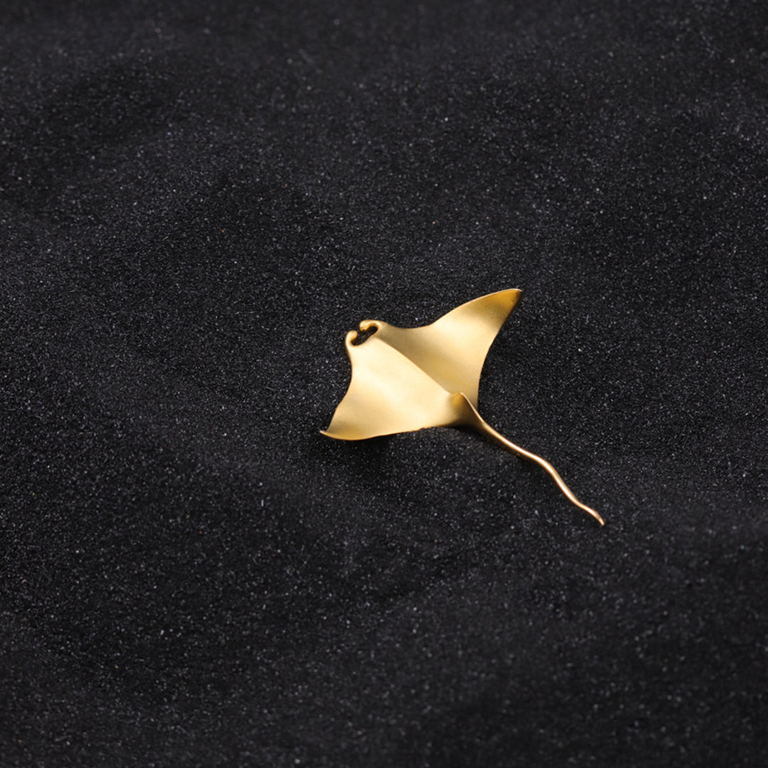 Manta-Ray-Brooch-By-Yonandole_9
