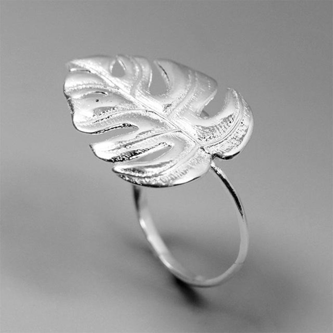 Monstera-Leaf-Ring-By-Yonandole_2