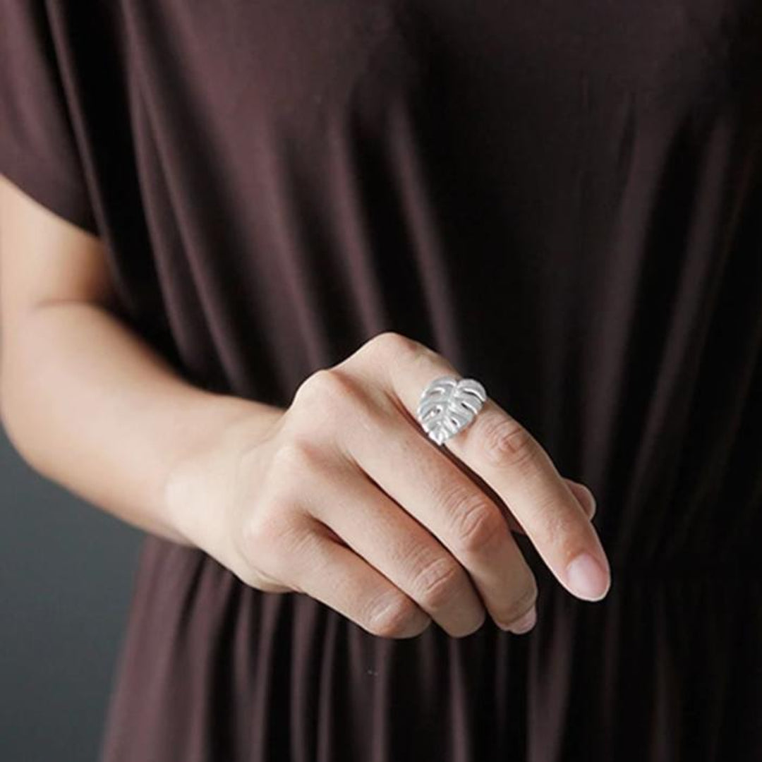 Monstera-Leaf-Ring-By-Yonandole_3