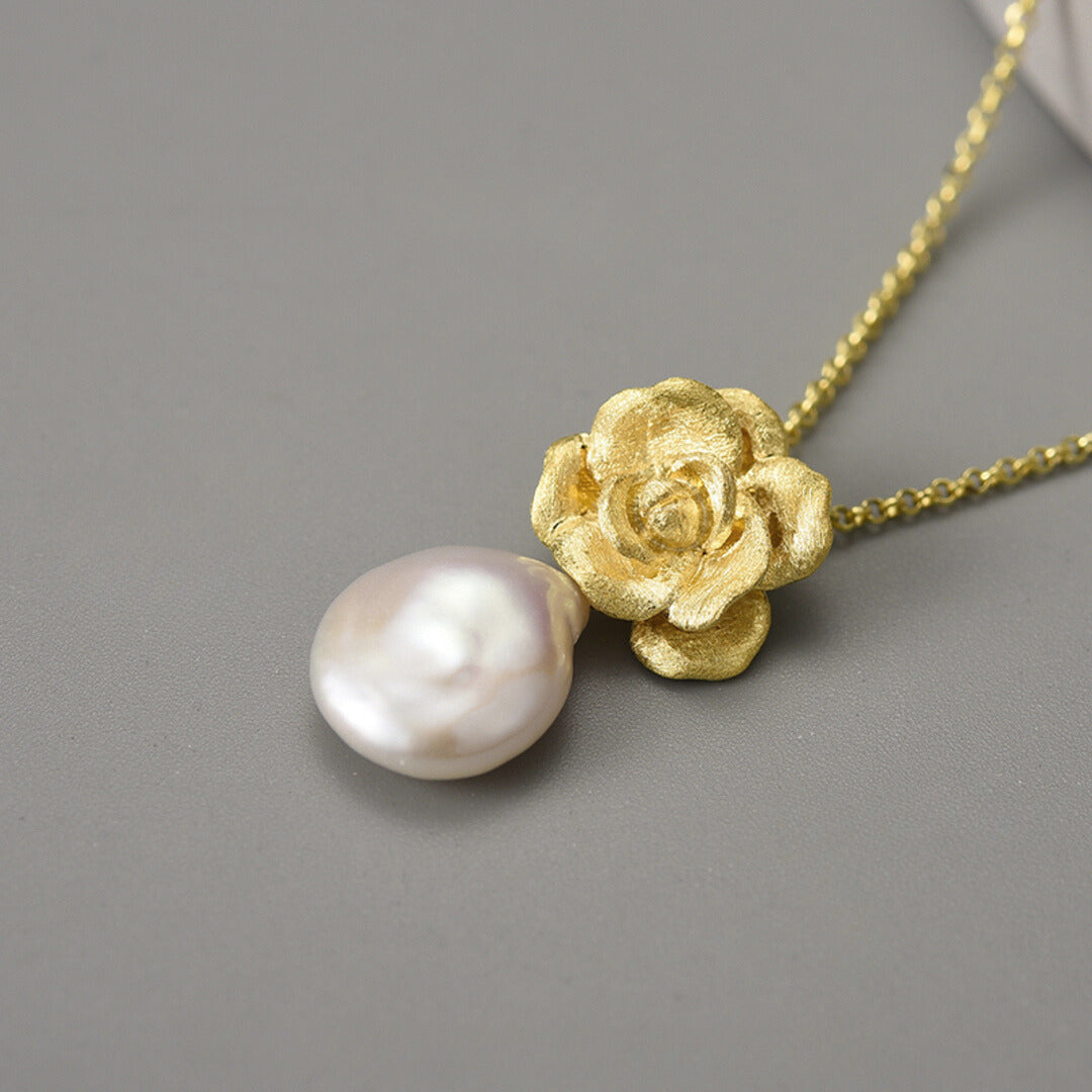 Necklace-And-Camellia-Pendant-With-Baroque-Pearl_By-Yonandole_7