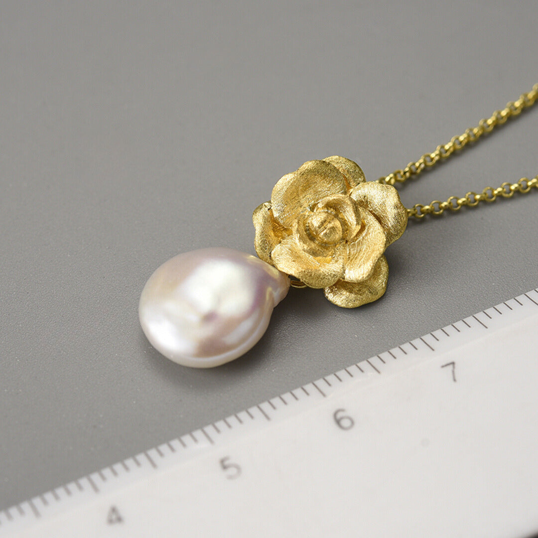 Necklace-And-Camellia-Pendant-With-Baroque-Pearl_By-Yonandole_8