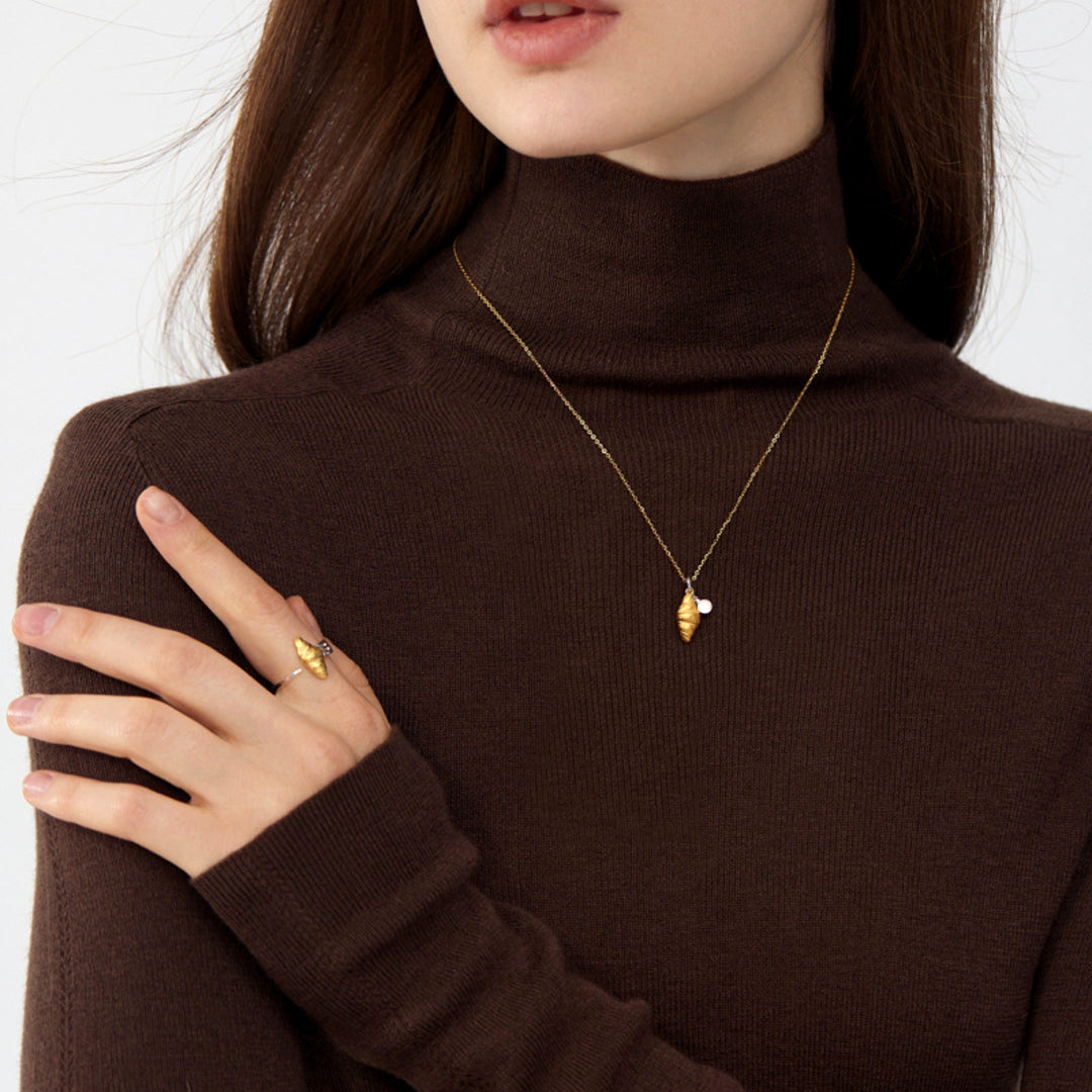Necklace-With-Croissant-Pendant-By-Yonandole_8