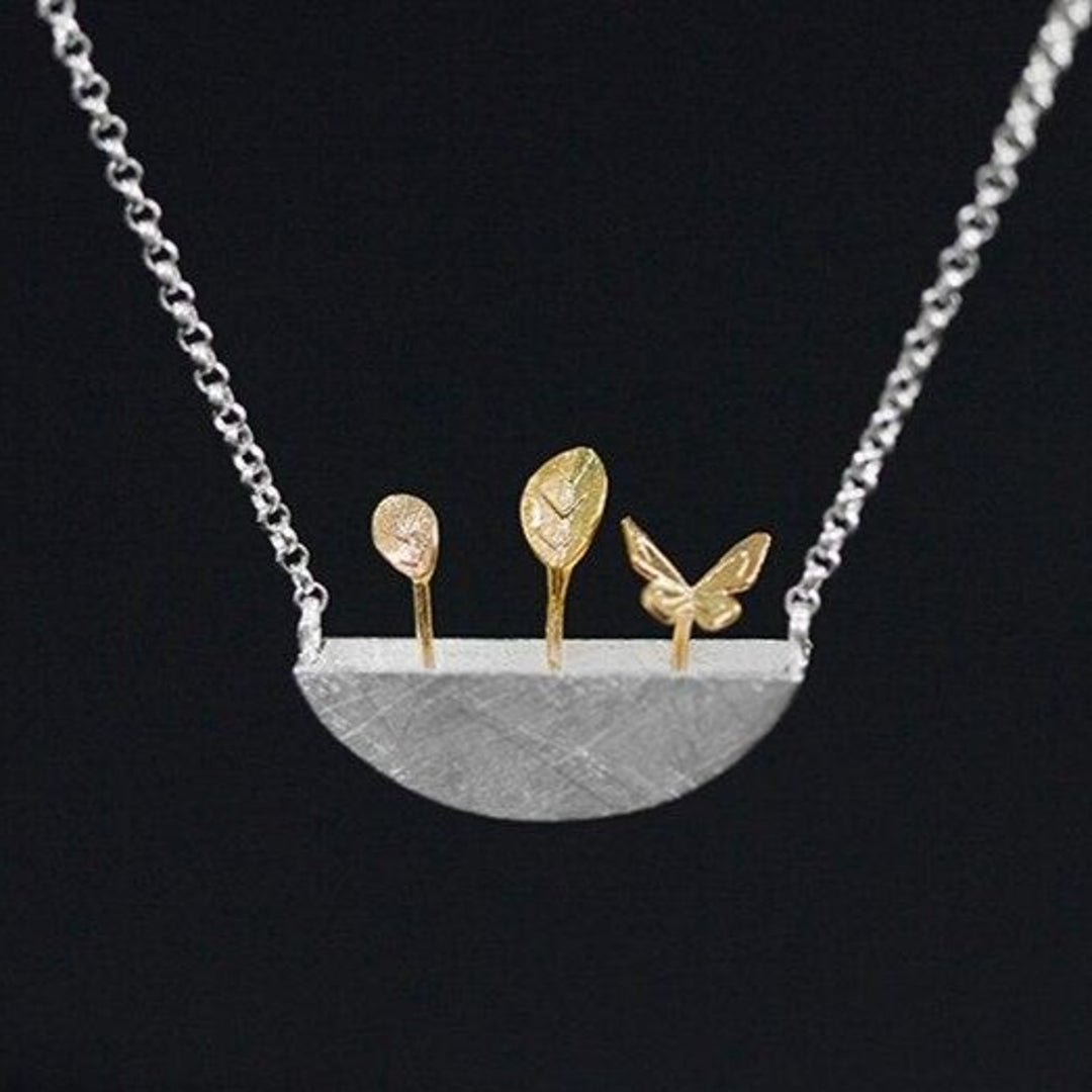 Necklace-With-Flower-Box-Pendant-By-Yonandole_3a