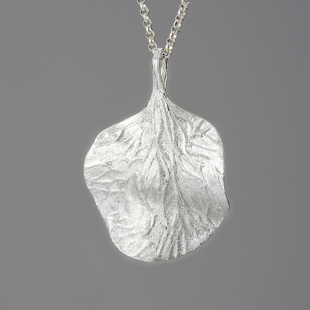 Necklace-With-Leaf-Pendant-By-Yonandole_10a