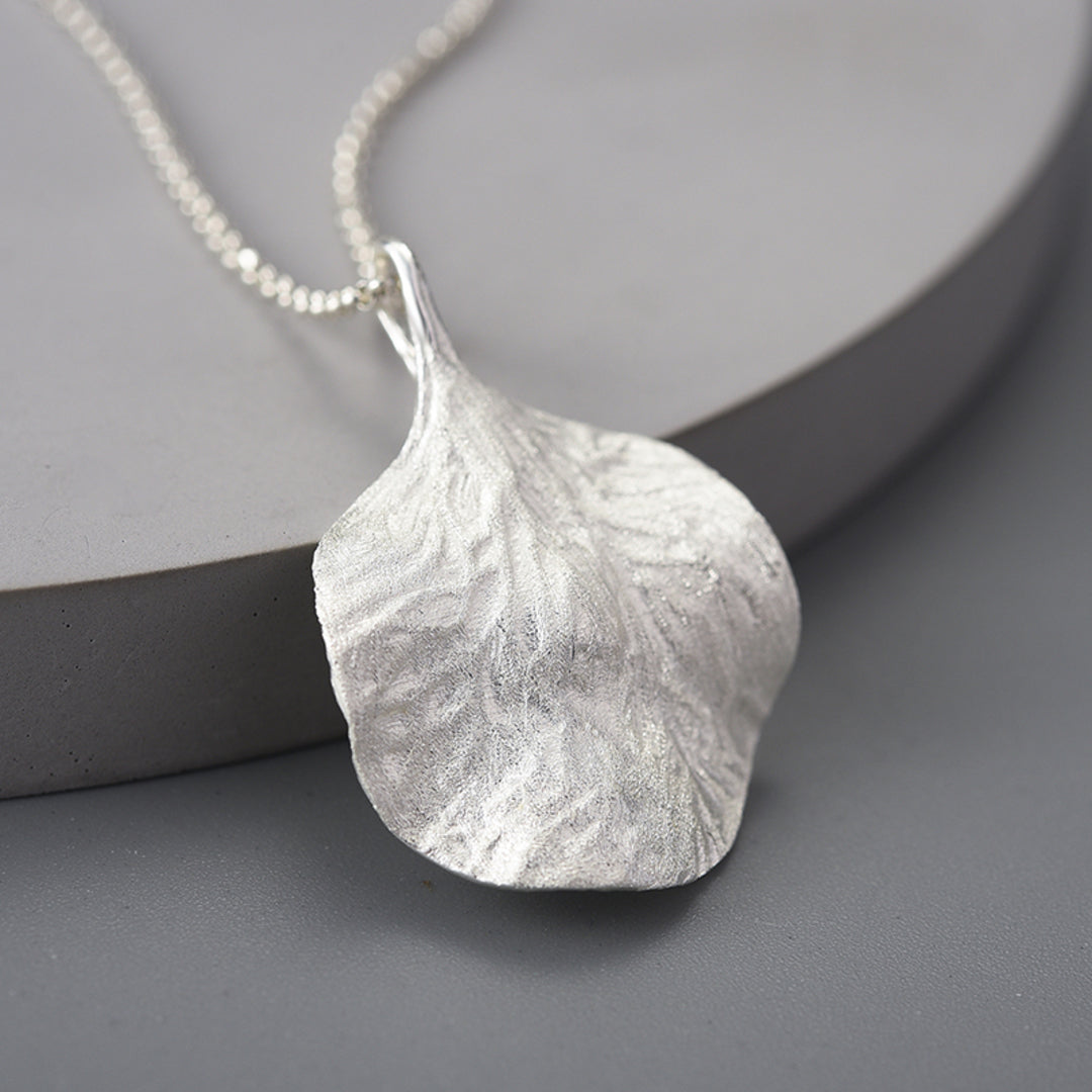 Necklace-With-Leaf-Pendant-By-Yonandole_11a