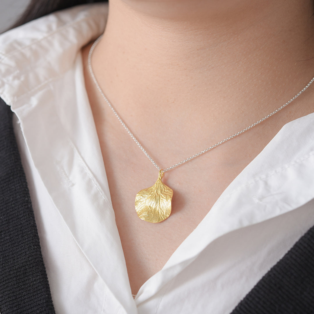 Necklace-With-Leaf-Pendant-By-Yonandole_1a