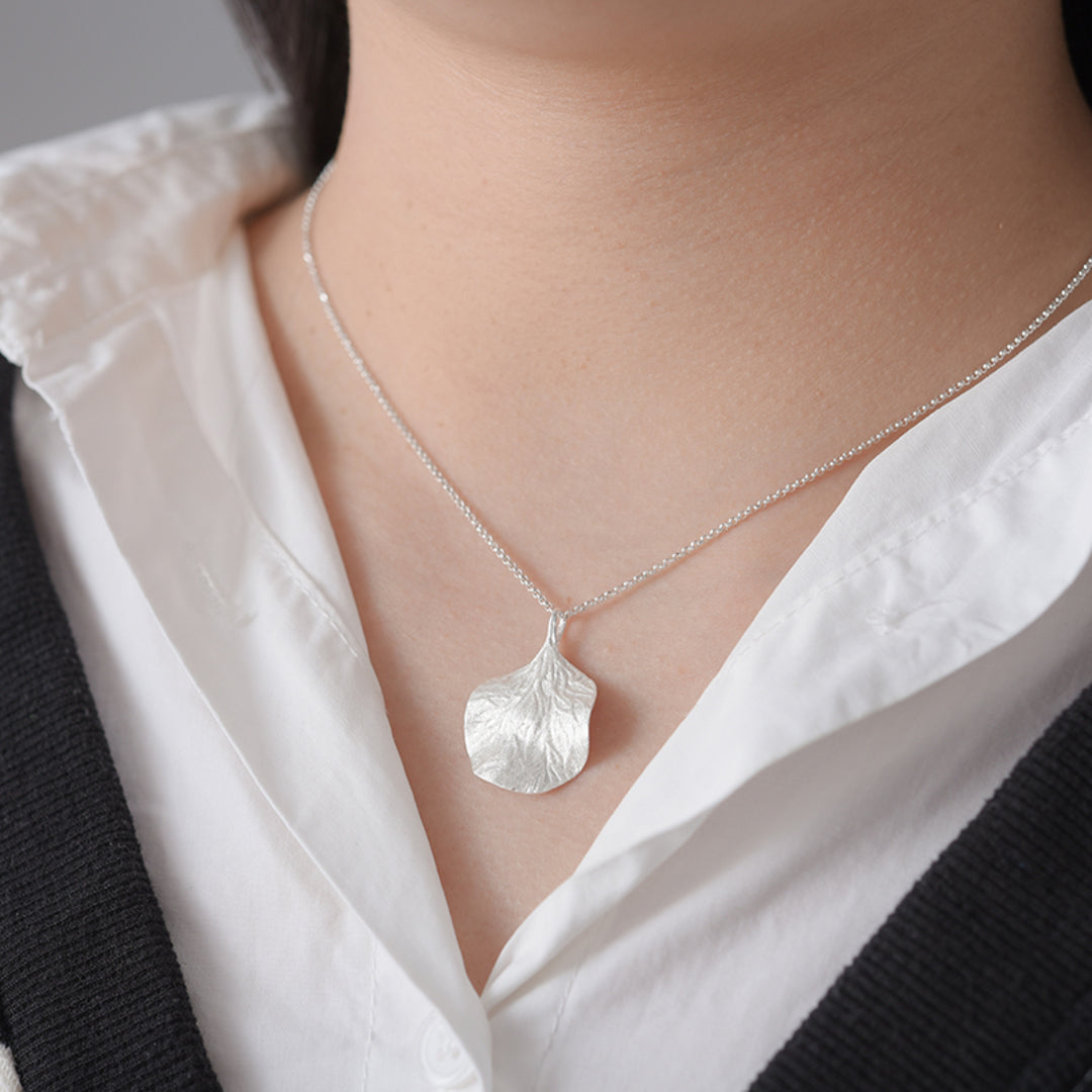 Necklace-With-Leaf-Pendant-By-Yonandole_2a
