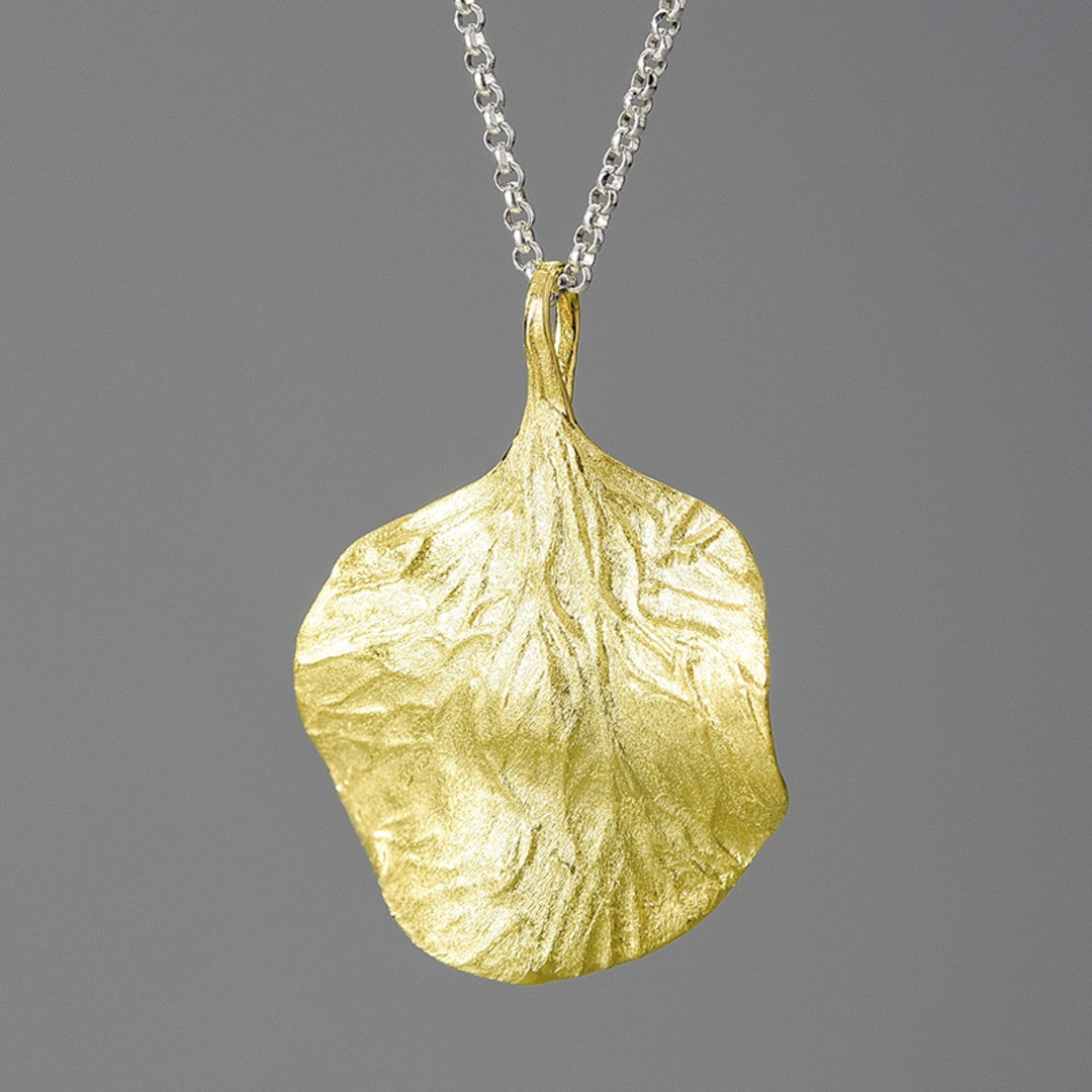 Necklace-With-Leaf-Pendant-By-Yonandole_3a