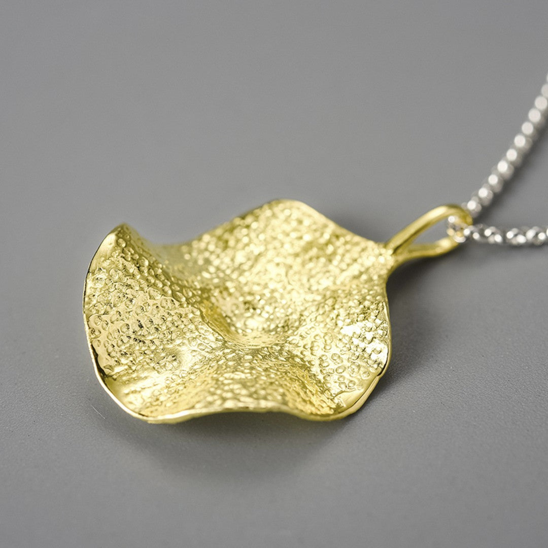 Necklace-With-Leaf-Pendant-By-Yonandole_4a