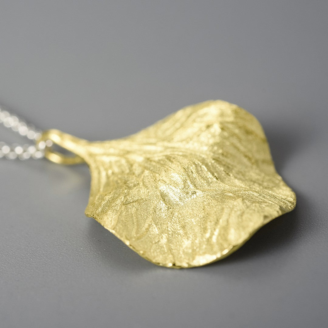 Necklace-With-Leaf-Pendant-By-Yonandole_5a