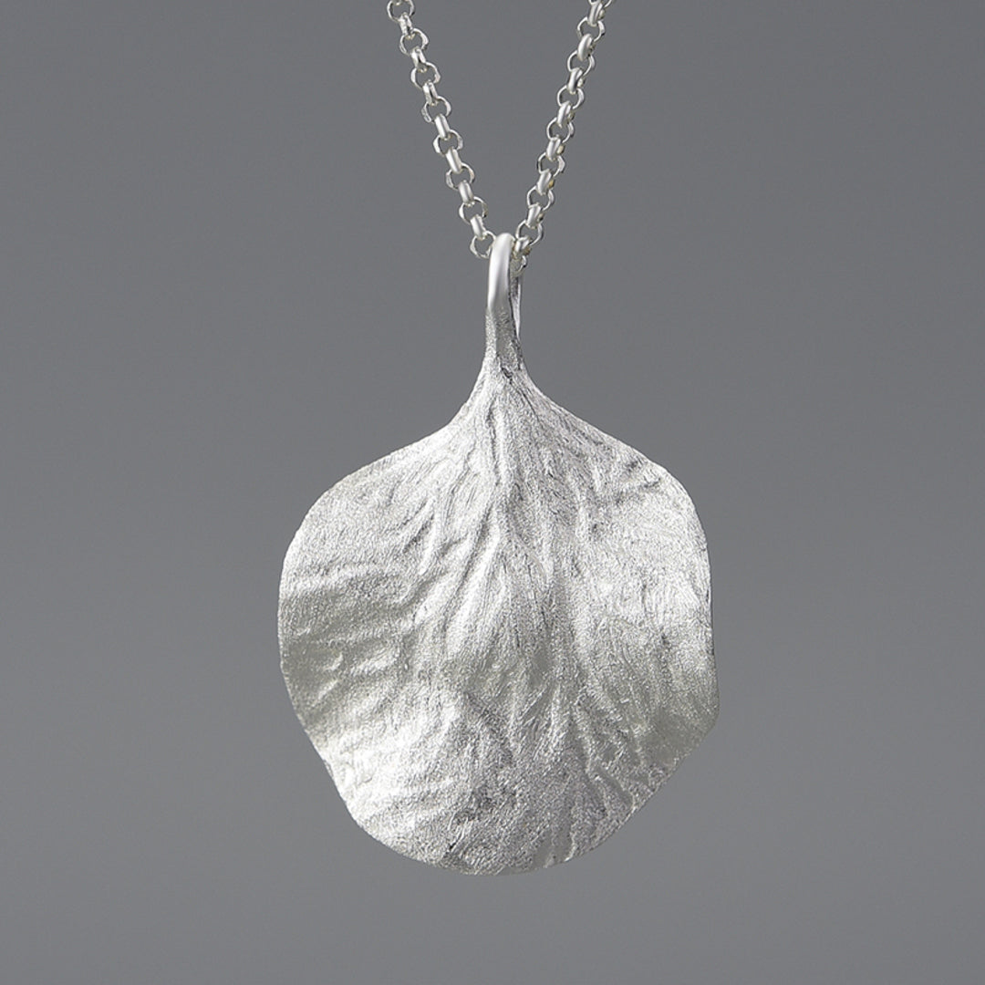 Necklace-With-Leaf-Pendant-By-Yonandole_9a