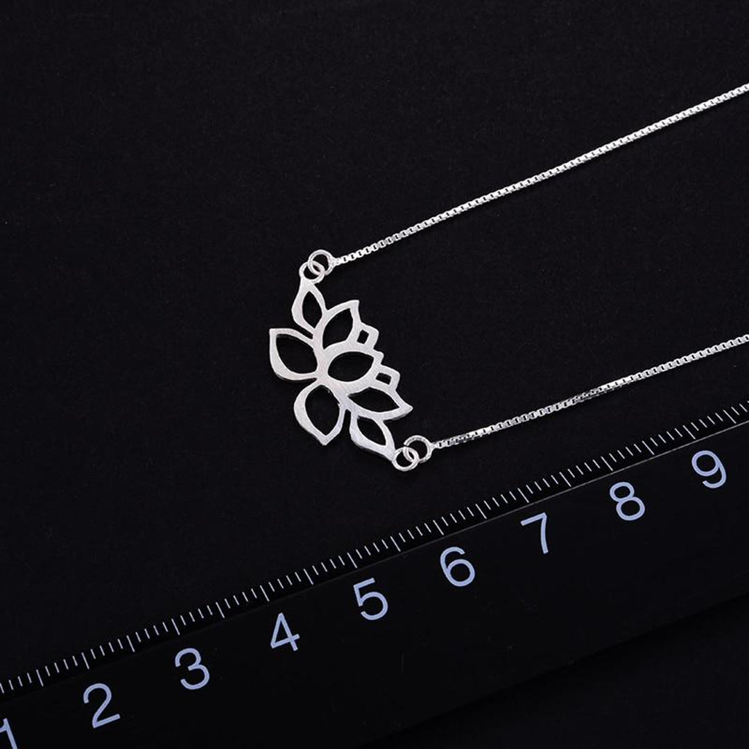 Necklace-With-Lotus-Flower-By-Yonandole_4