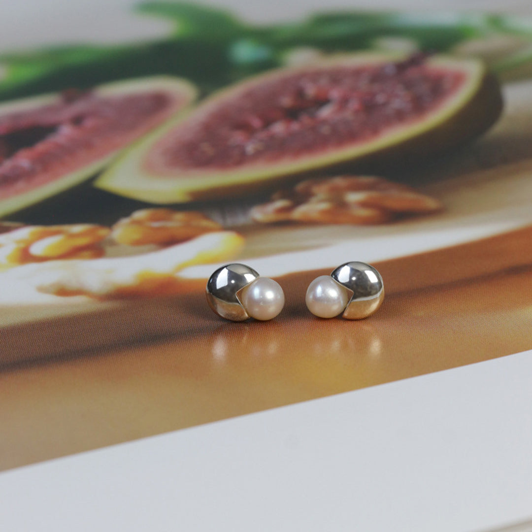 Pearl-Earrings-Pac-Man-Style-By-Yonandole_1