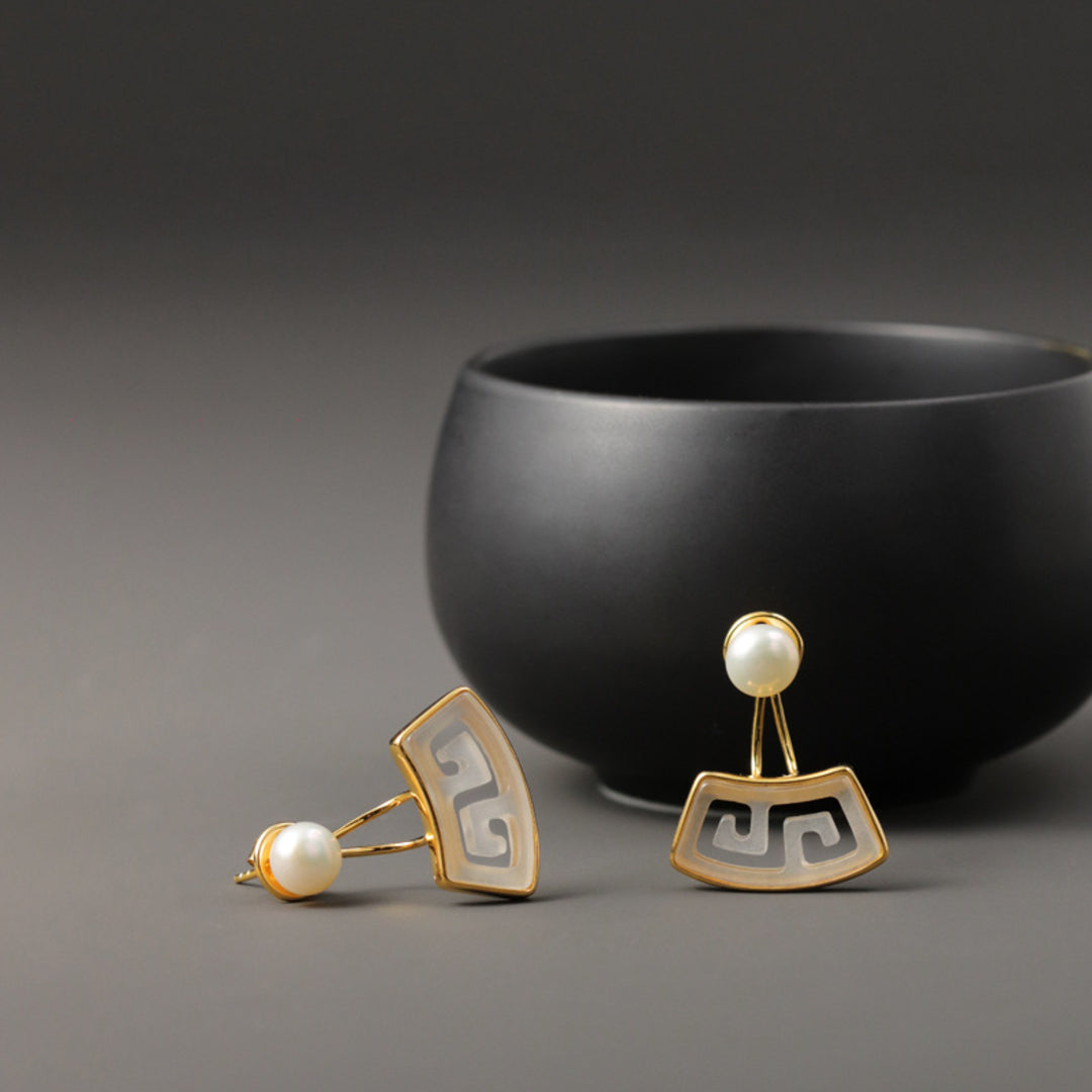 Pearl-Earrings-With-Ornament-By-Yonandole_11