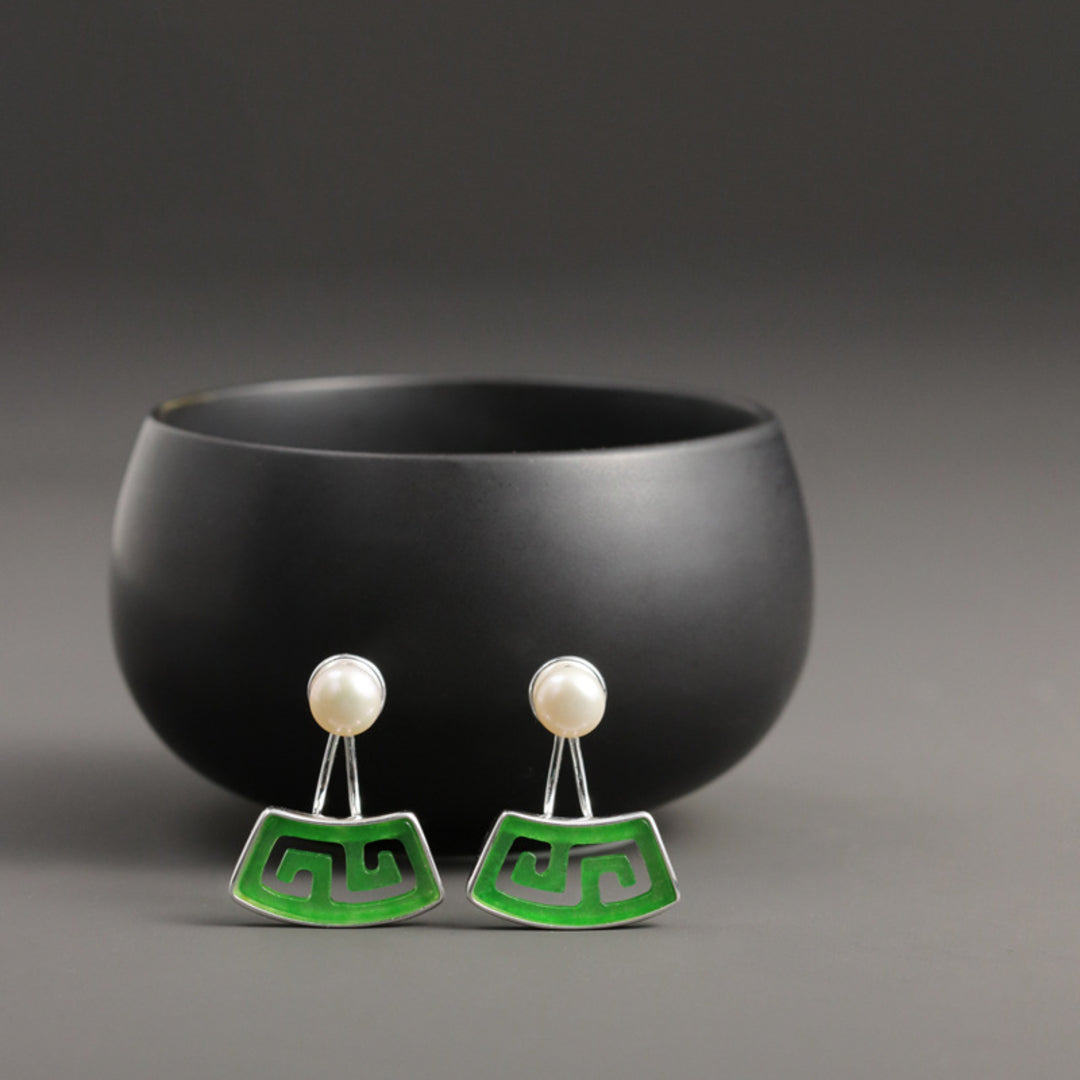 Pearl-Earrings-With-Ornament-By-Yonandole_8