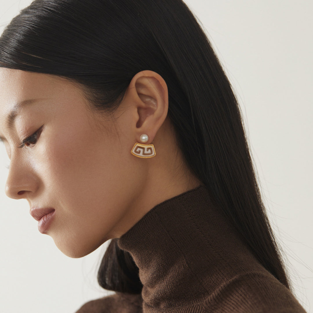Pearl-Earrings-With-Ornament-By-Yonandole_9