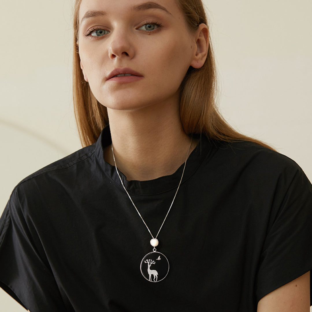 Pendant-With-Black-Agate-And-Deer-By-Yonandole_1