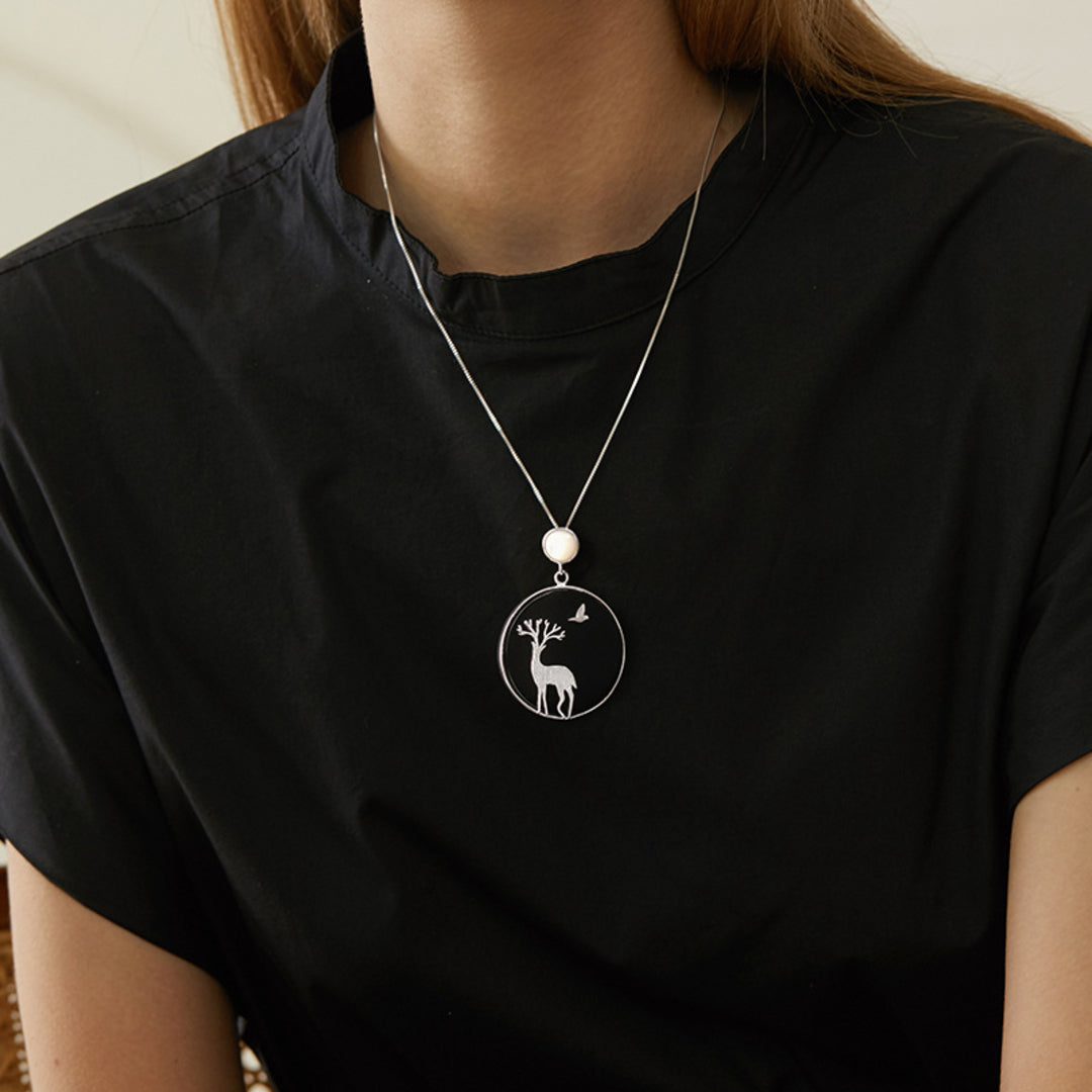 Pendant-With-Black-Agate-And-Deer-By-Yonandole_3