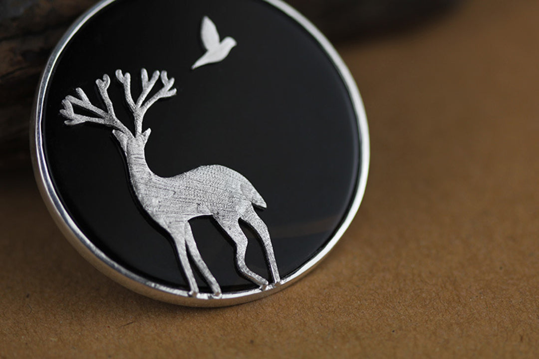 Pendant-With-Black-Agate-And-Deer-By-Yonandole_7