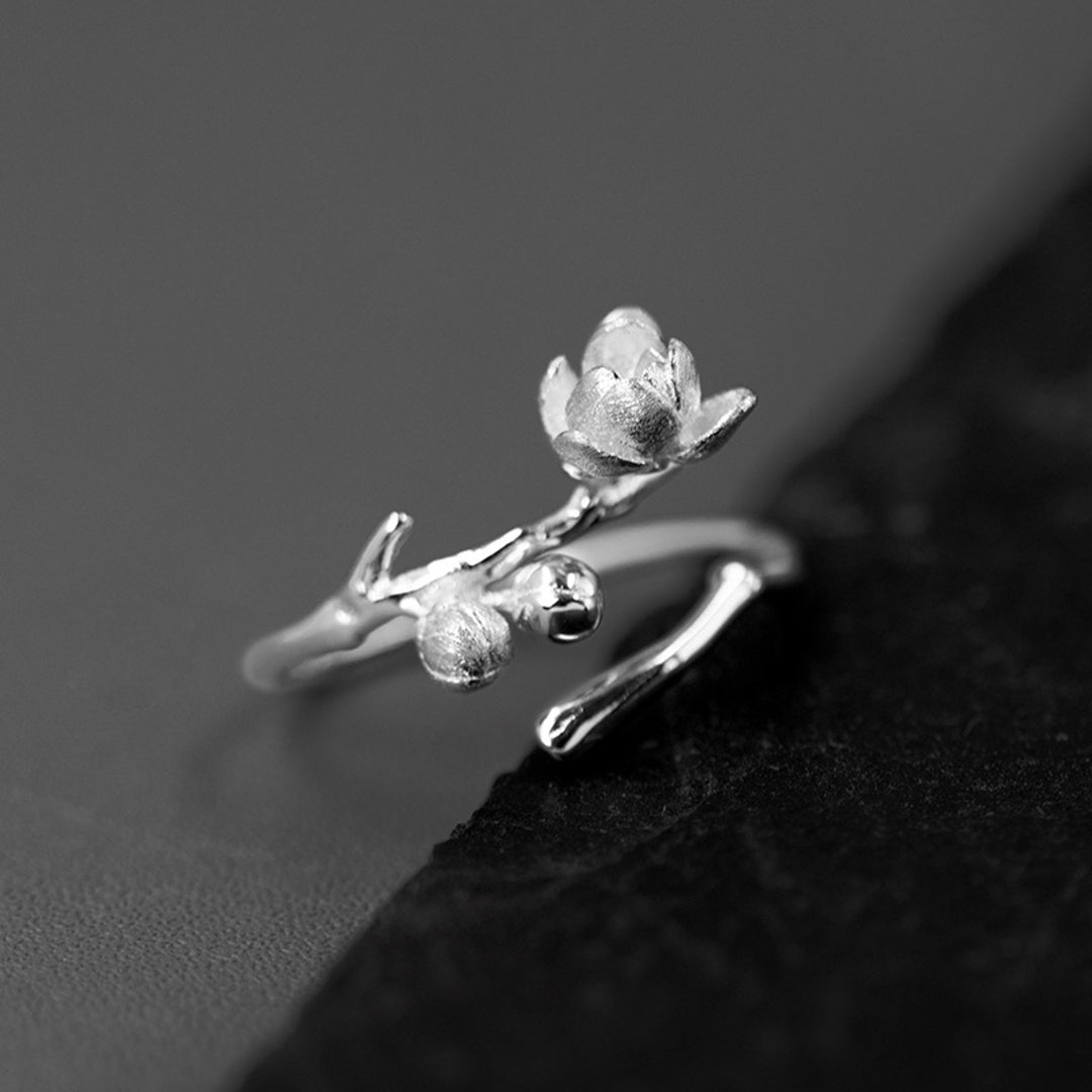 Plum-Blossom-Ring-By-Yonandole_4