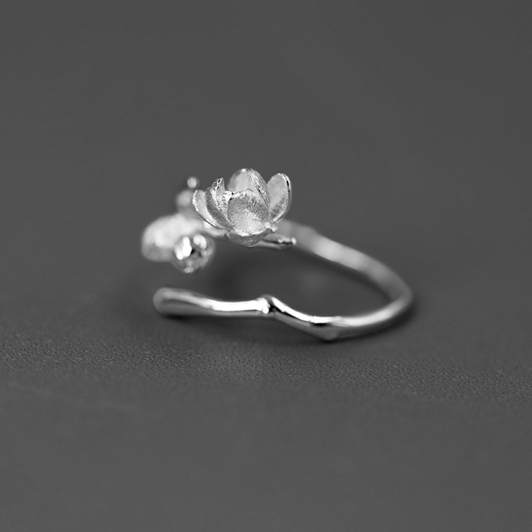 Plum-Blossom-Ring-By-Yonandole_5