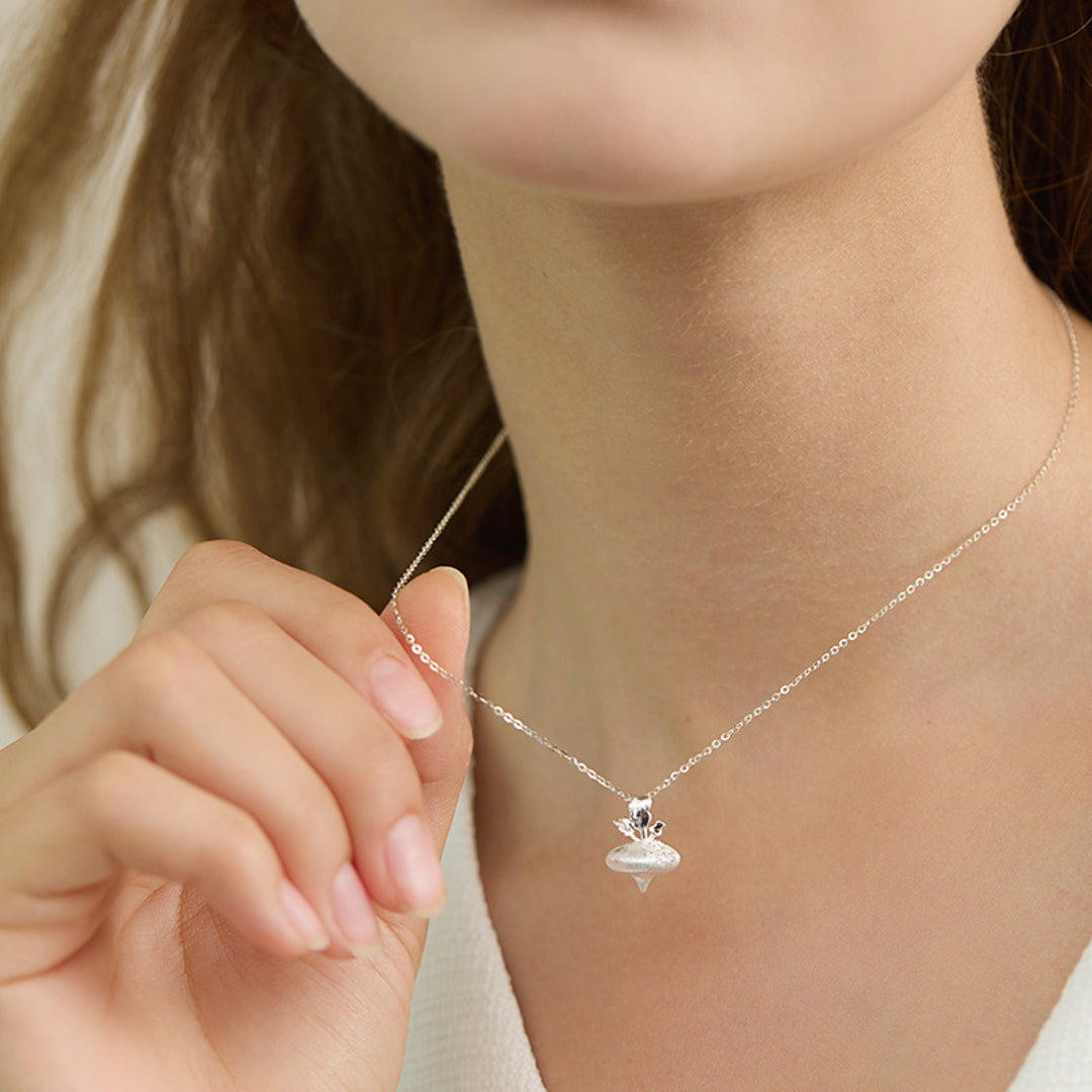 Radish-Pendant-With-Zirconia-By-Yonandole_8