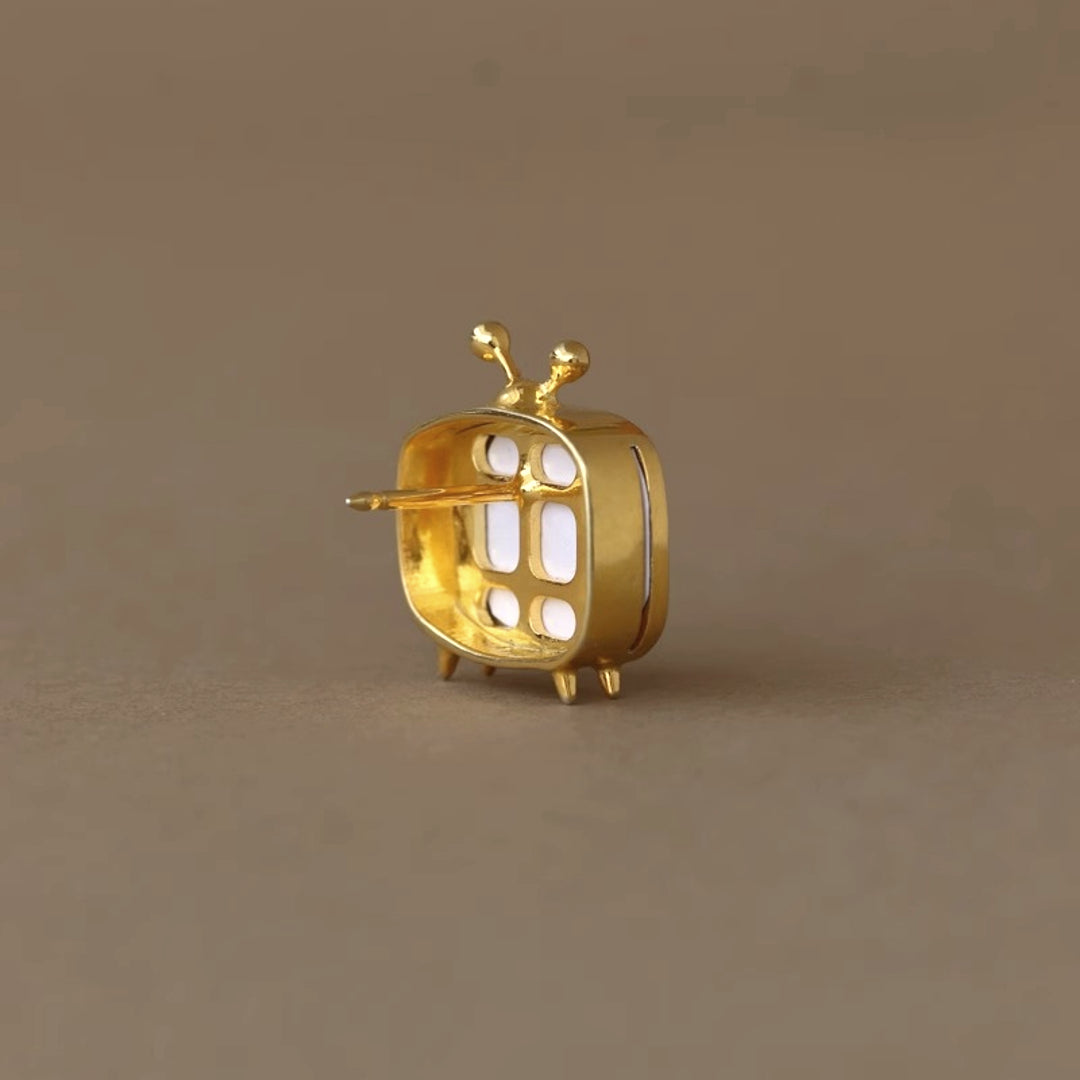 Retro-TV-Brooch-By-Yonandole_18