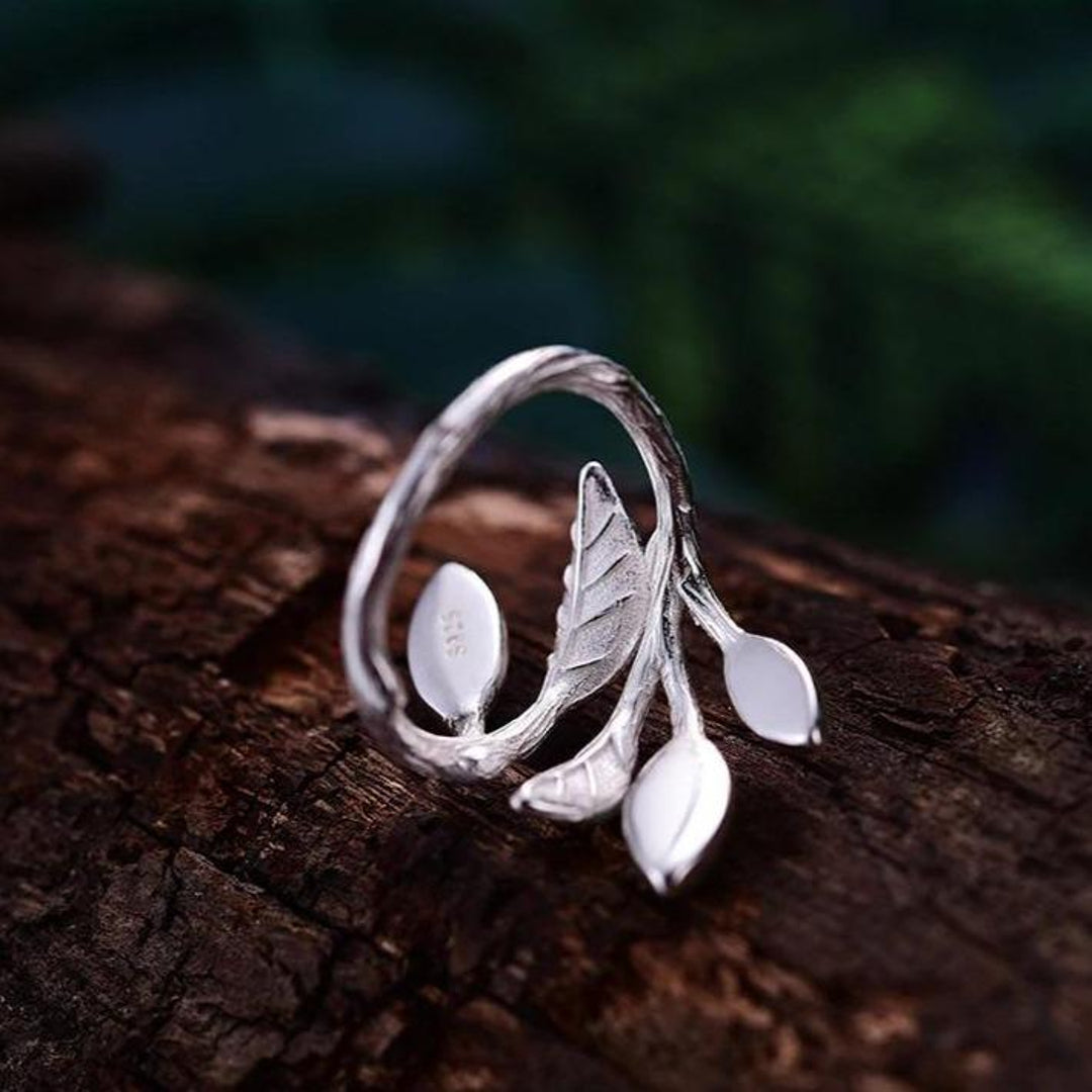 Ring-With-Aventurine-Leaves-By-Yonandole_6
