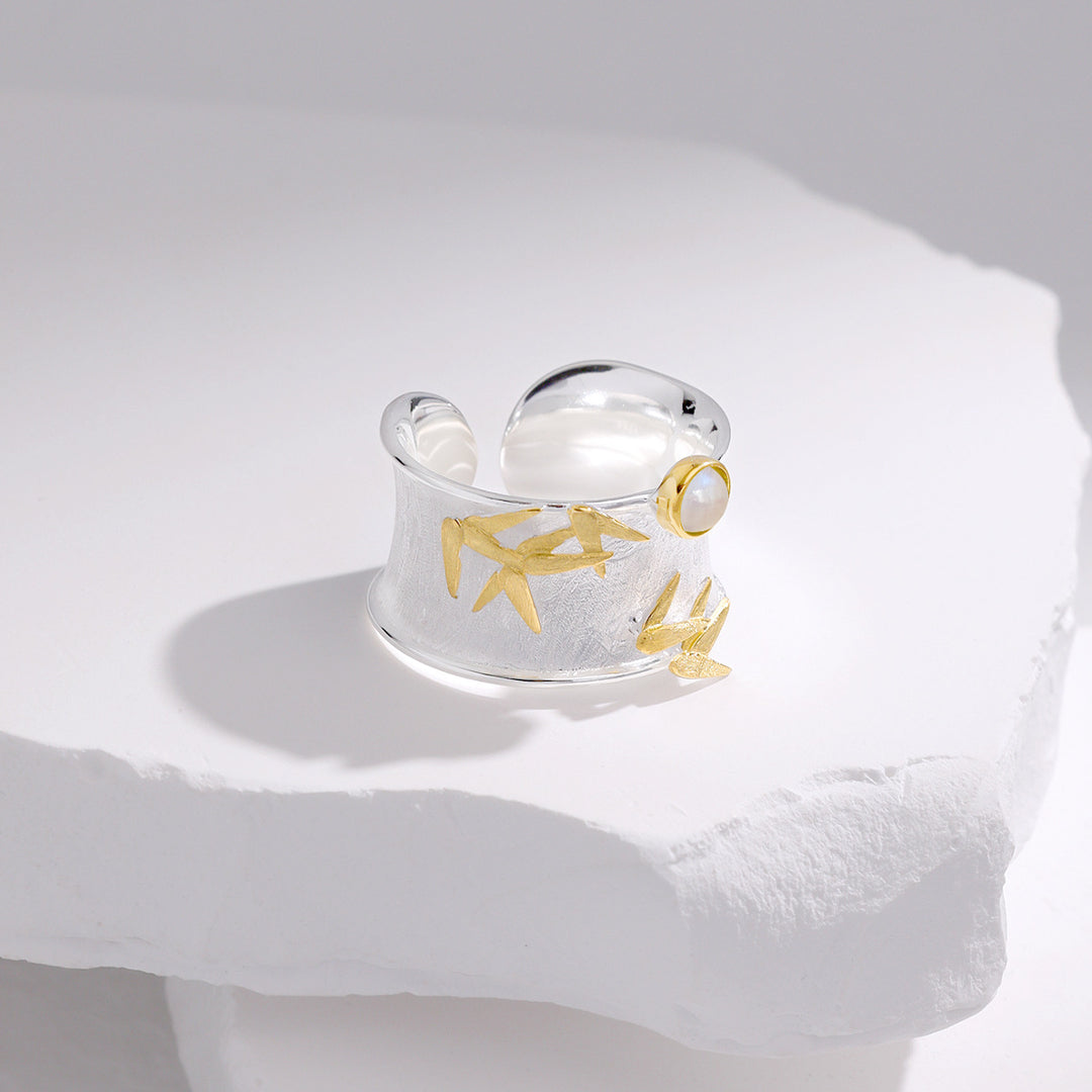 Ring-With-Bamboo-Leaves-And-Gemstone-By-Yonandole_3a