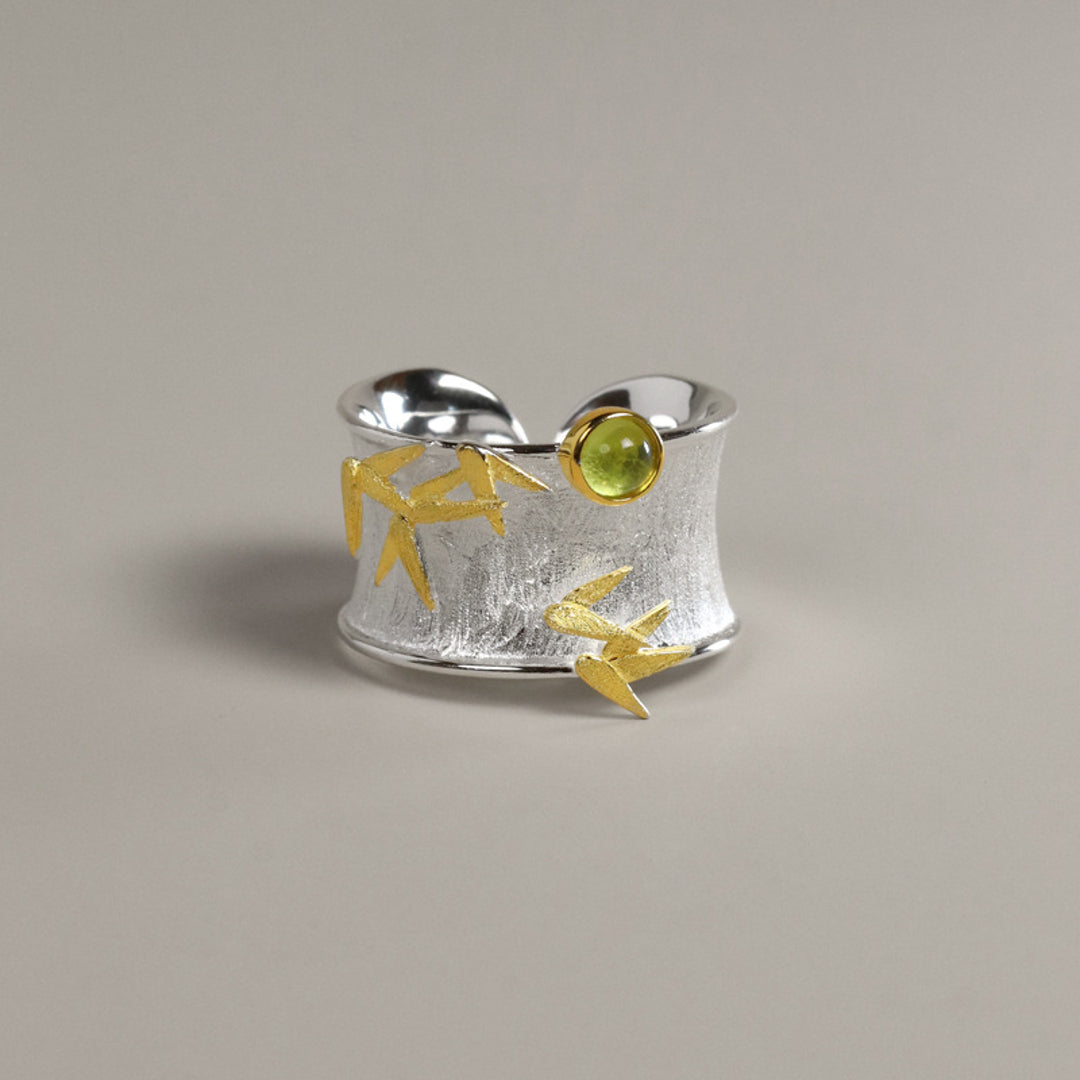 Ring-With-Bamboo-Leaves-And-Gemstone-By-Yonandole_6a