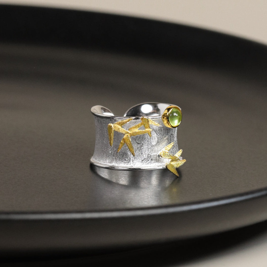 Ring-With-Bamboo-Leaves-And-Gemstone-By-Yonandole_9a
