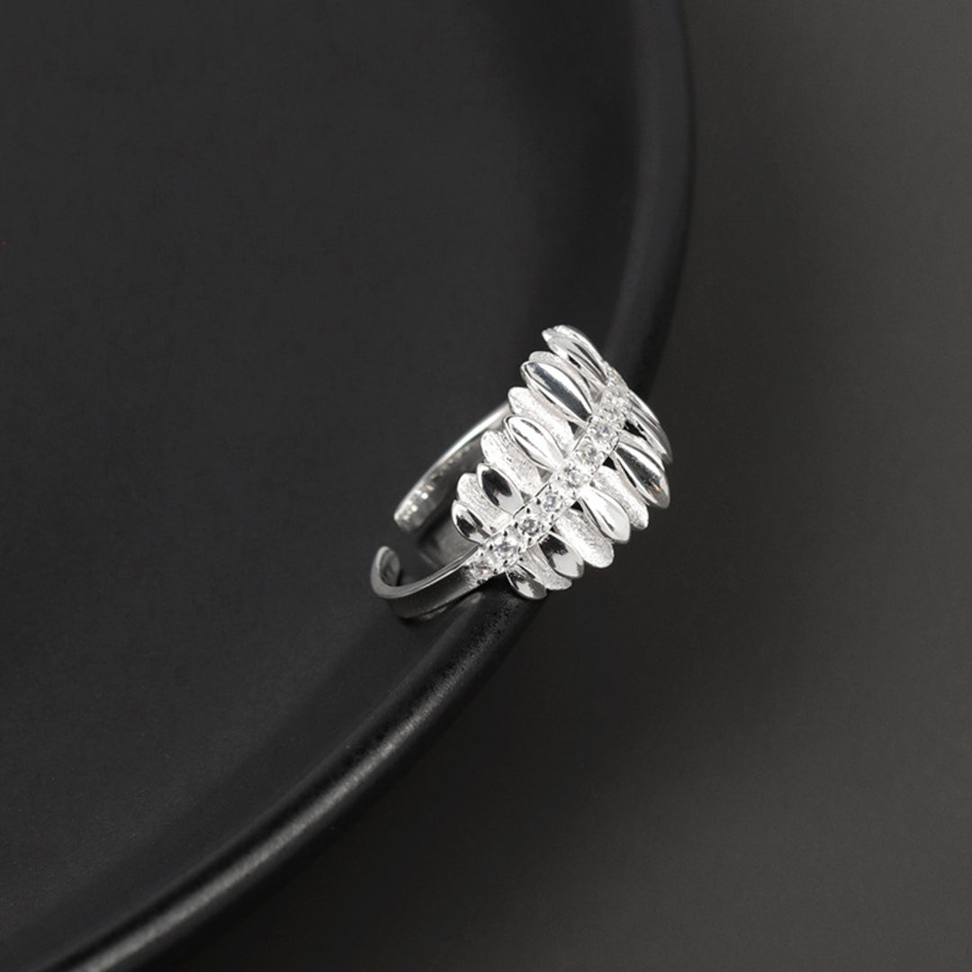 Ring-With-Mirror-Motif-By-Yonandole_3