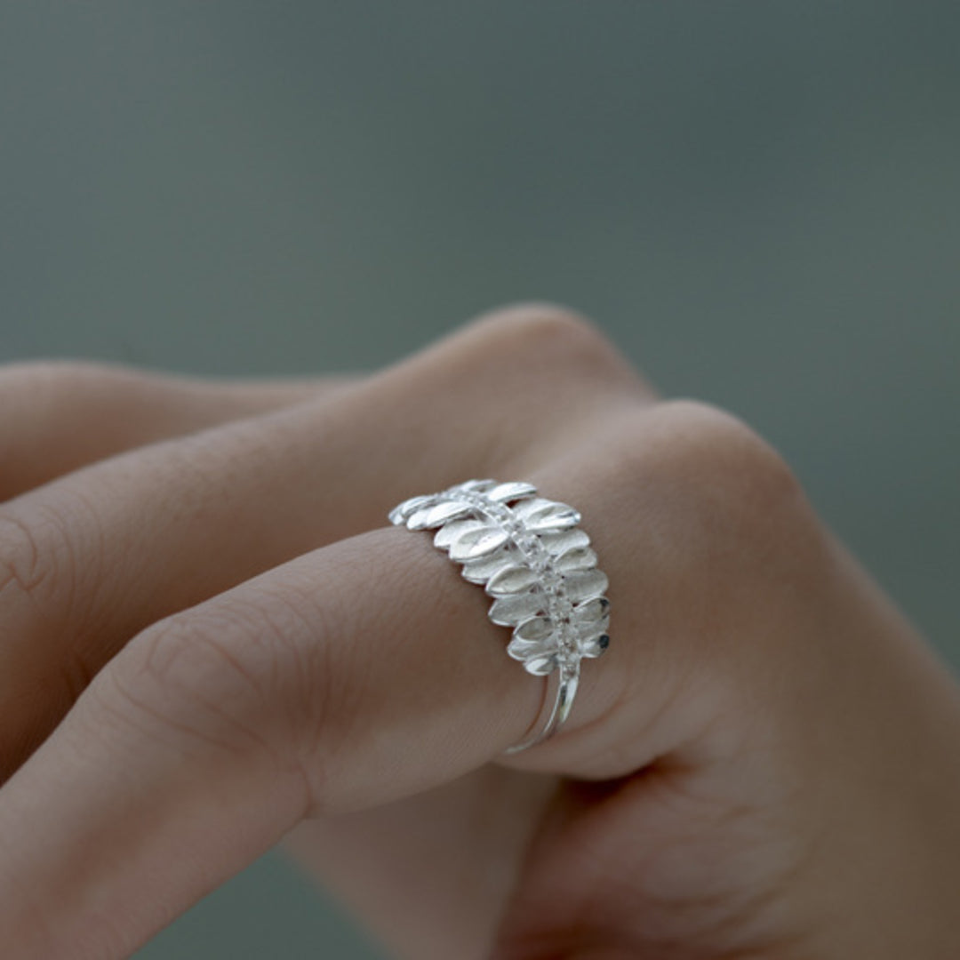 Ring-With-Mirror-Motif-By-Yonandole_7