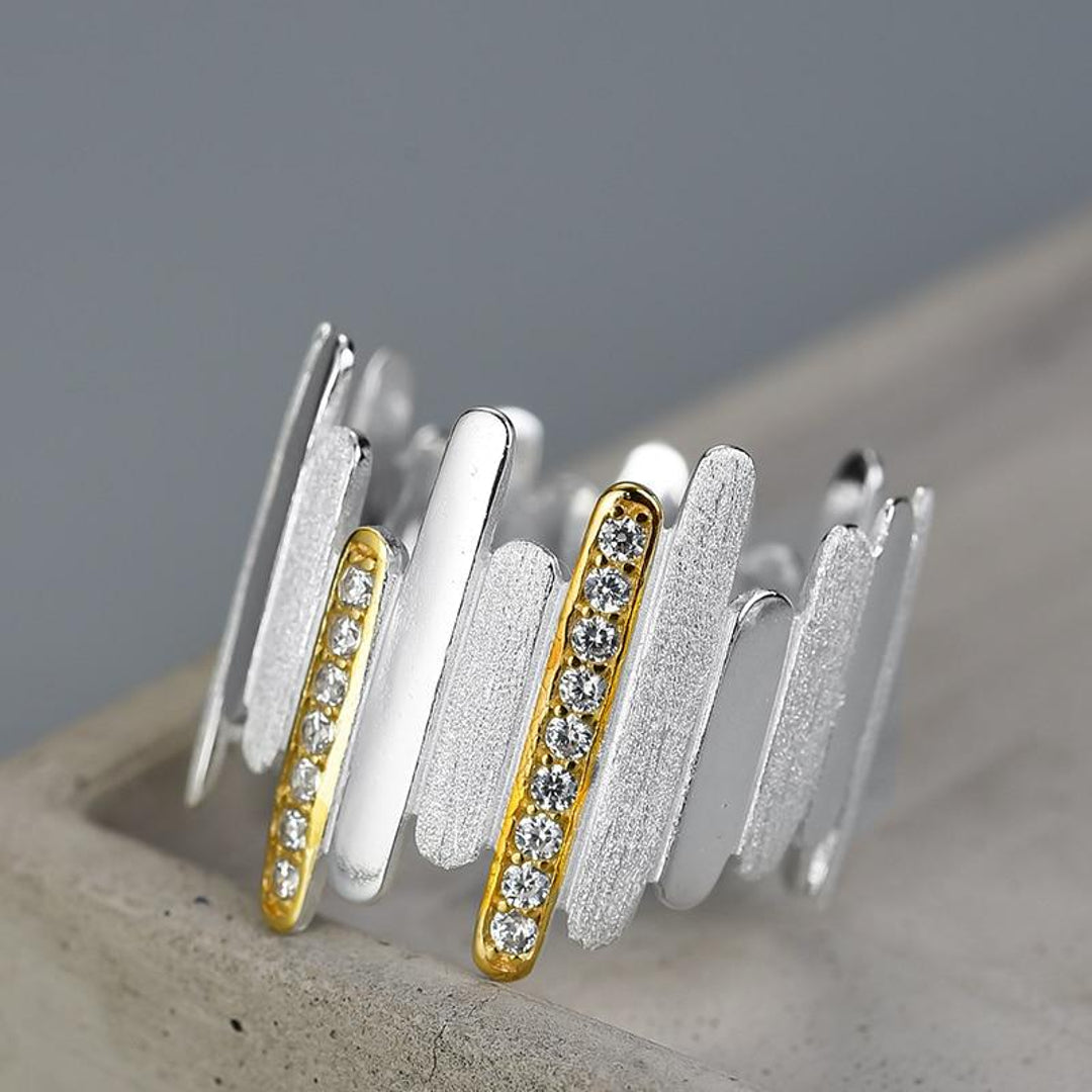 Ring-With-Parallel-Pattern-And-Zirconia-By-Yonandole_4