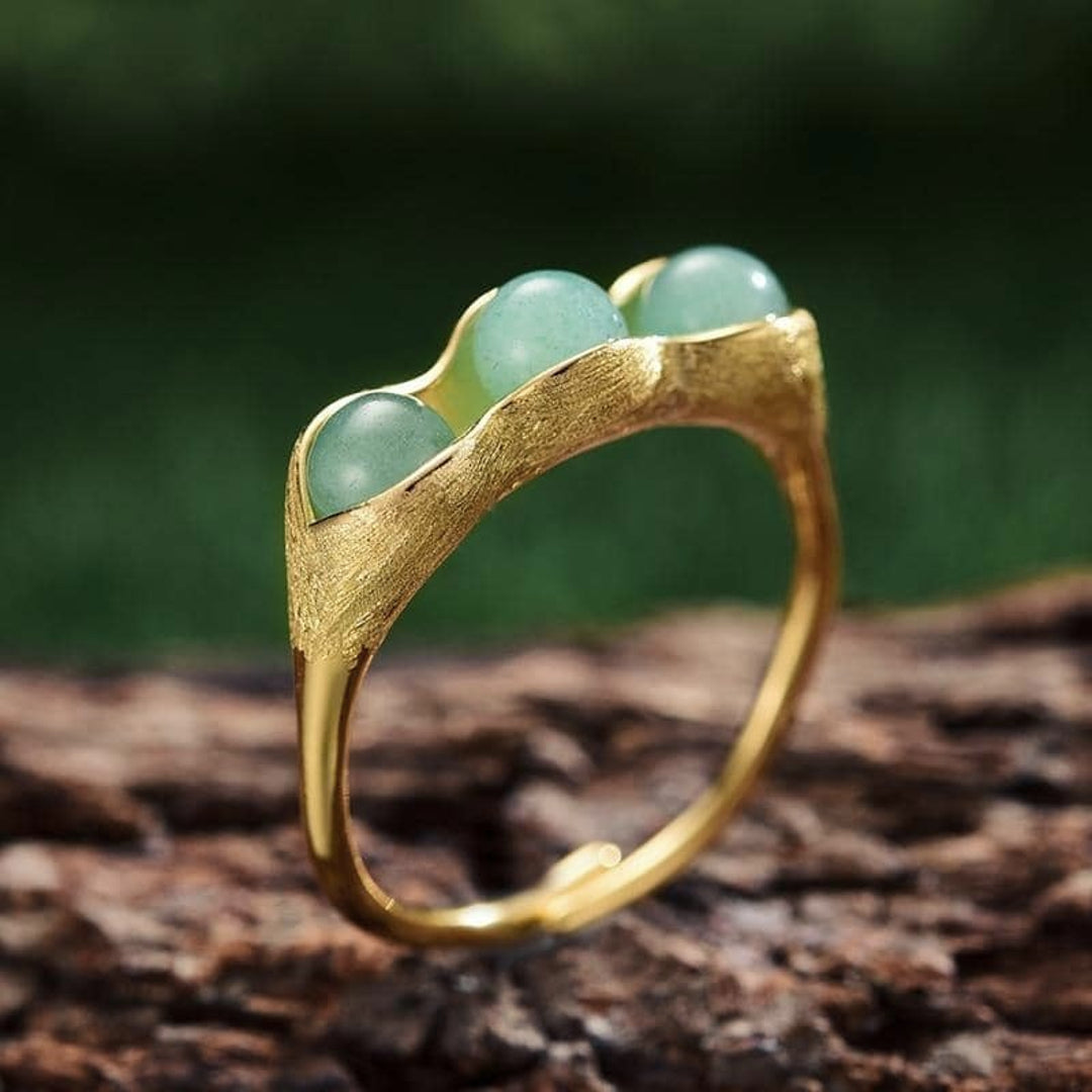 Ring-With-Pea-Pod-Design-By-Yonandole_2