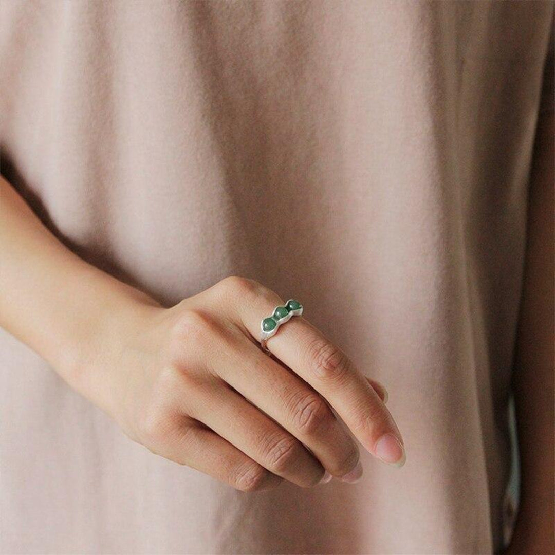 Ring-With-Pea-Pod-Design-By-Yonandole_3