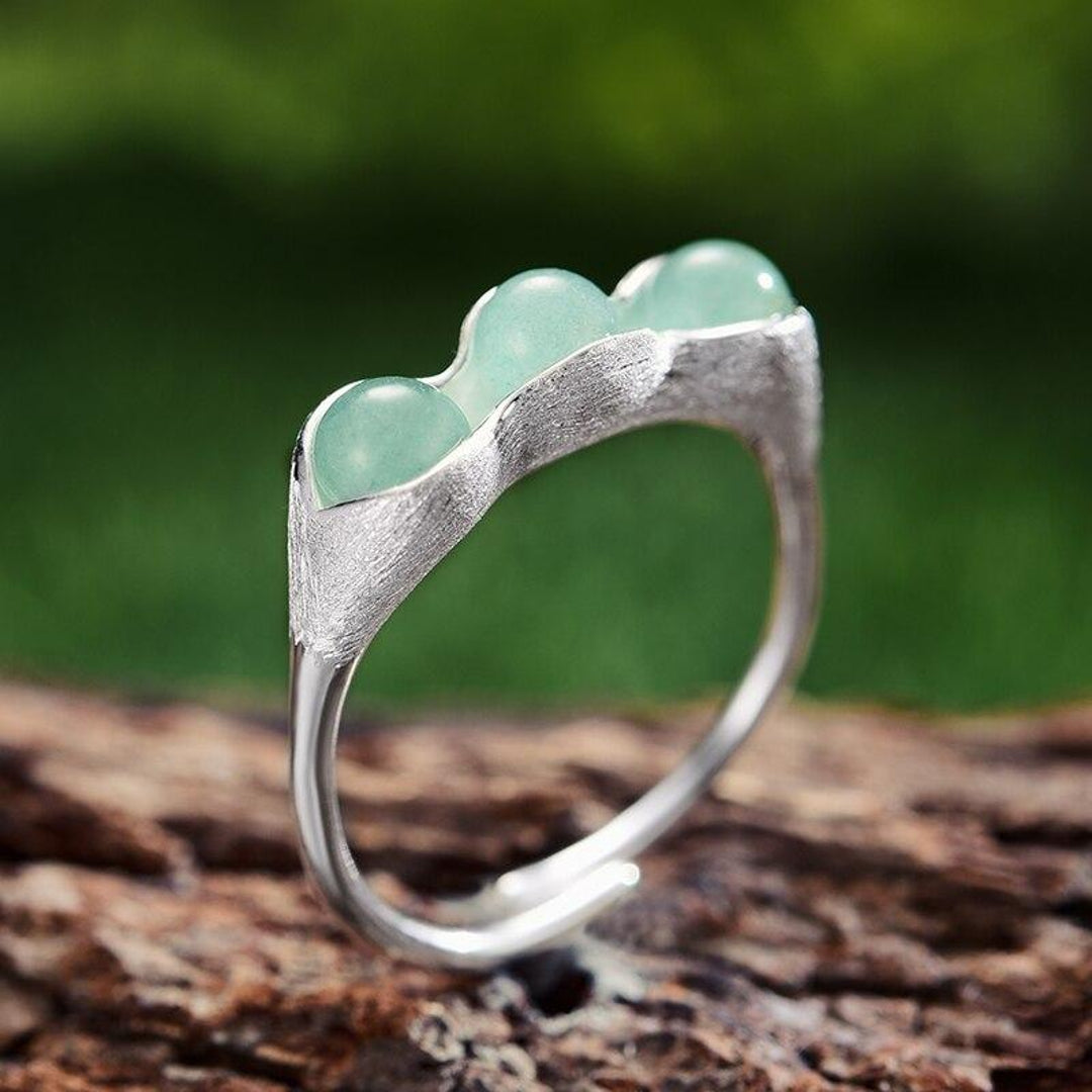 Ring-With-Pea-Pod-Design-By-Yonandole_4