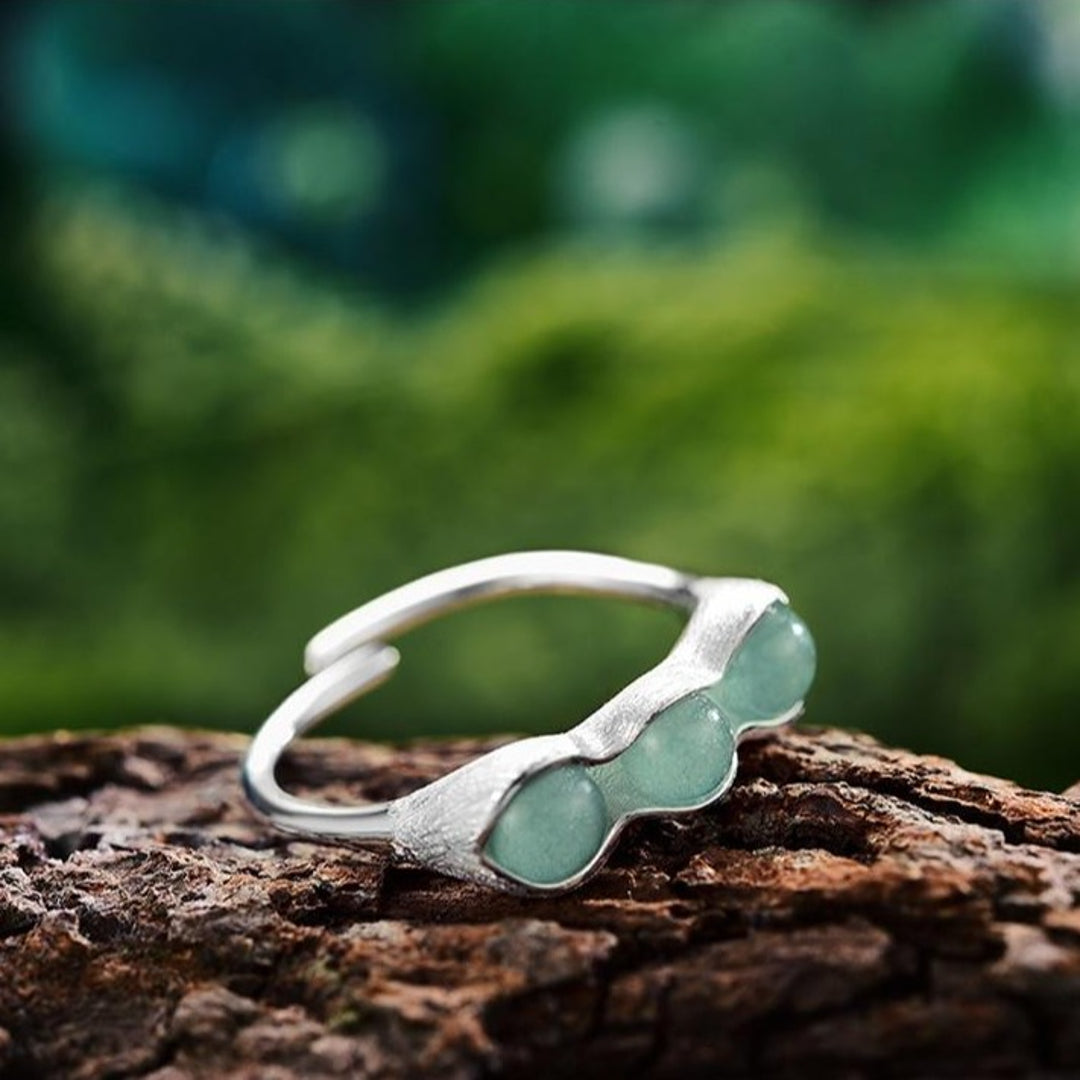 Ring-With-Pea-Pod-Design-By-Yonandole_7