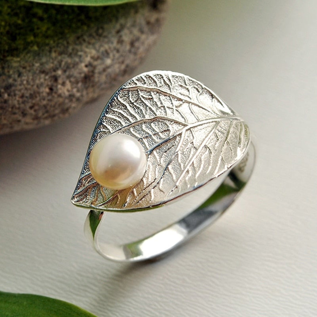 Ring-With-Plant-Leaf-By-Yonandole_3