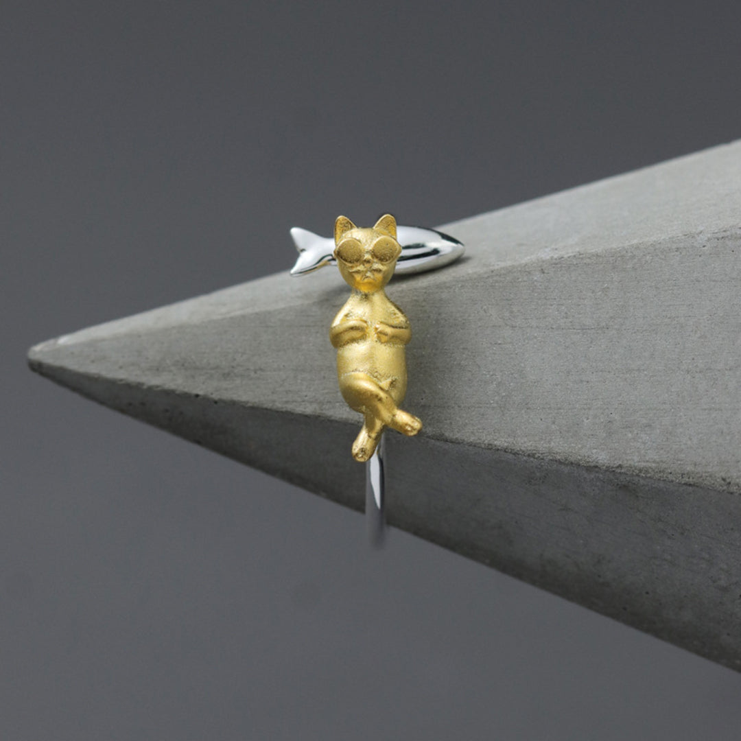 Ring-With-Sunbathing-Cat-By-Yonandole_5